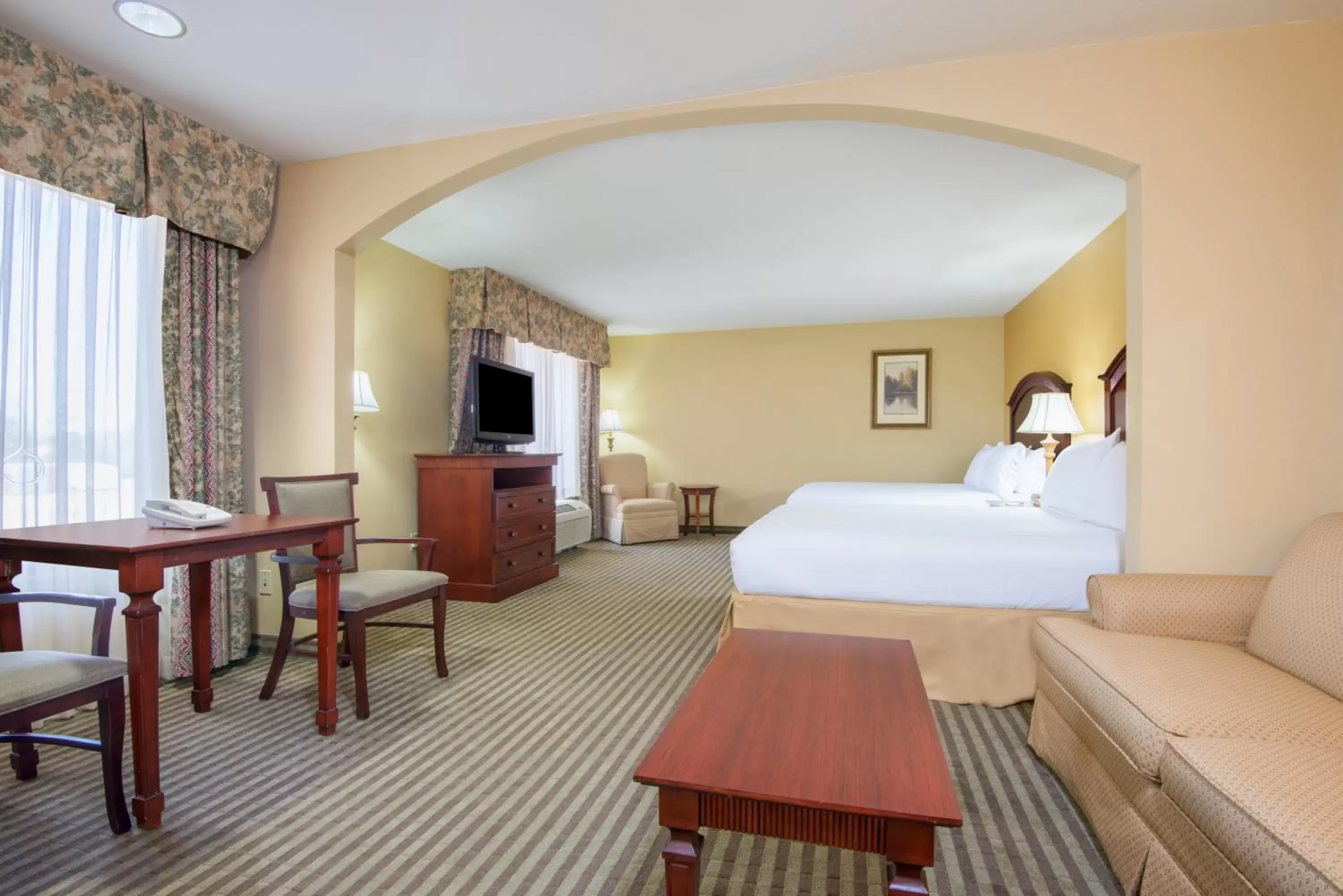 Suite - Hearing Accessible - Non-Smoking in Holiday Inn Express Enid-Highway 412 by IHG Suite - Hearing Accessible - Non-Smoking in Holiday Inn Express Enid-Highway 412 by IHG