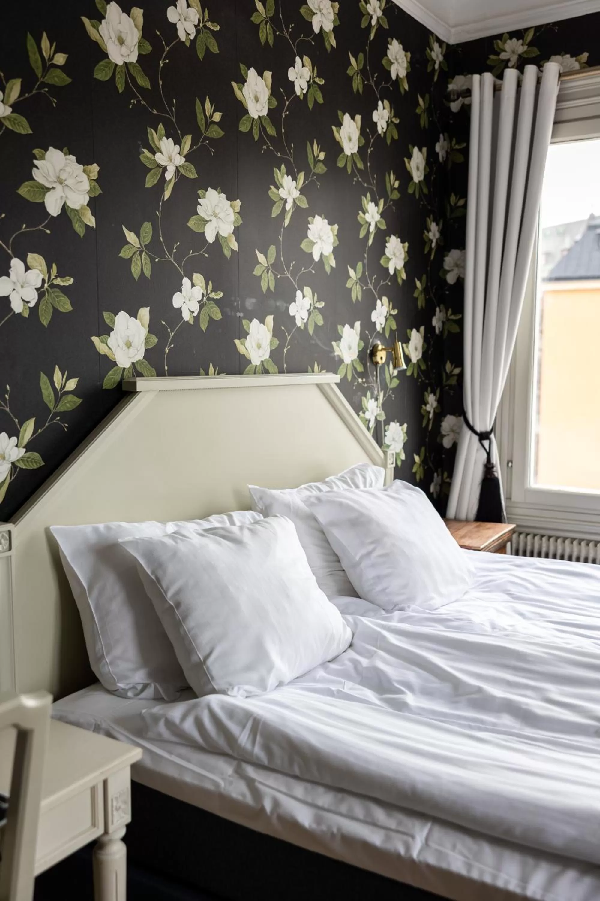 Bed in Park Hotel Linköping Fawlty Towers