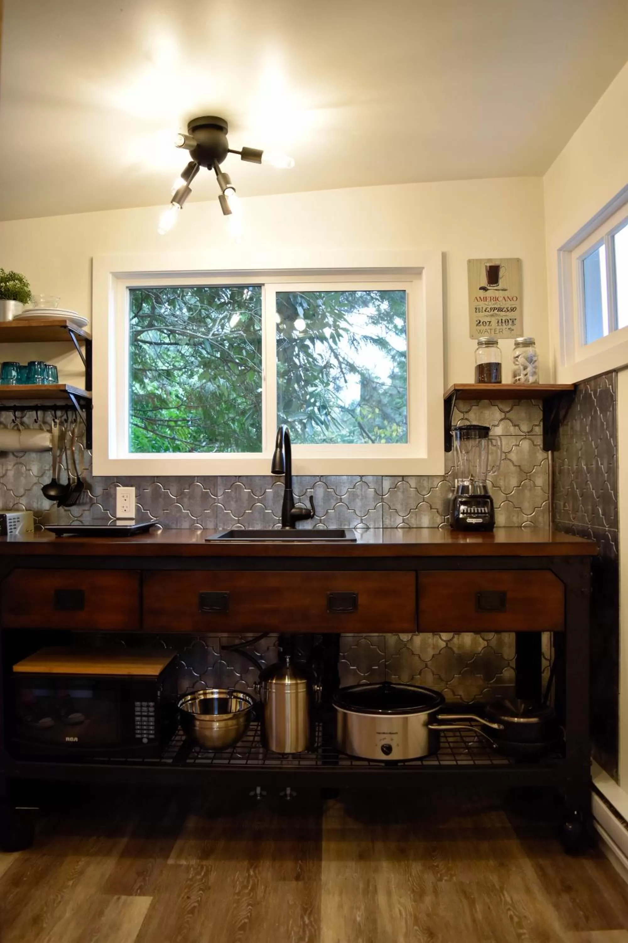 Kitchen or kitchenette in Bramblebank Cottages