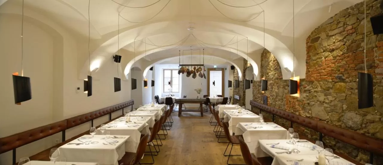 Restaurant/places to eat in Hotel Maribor, City apartments