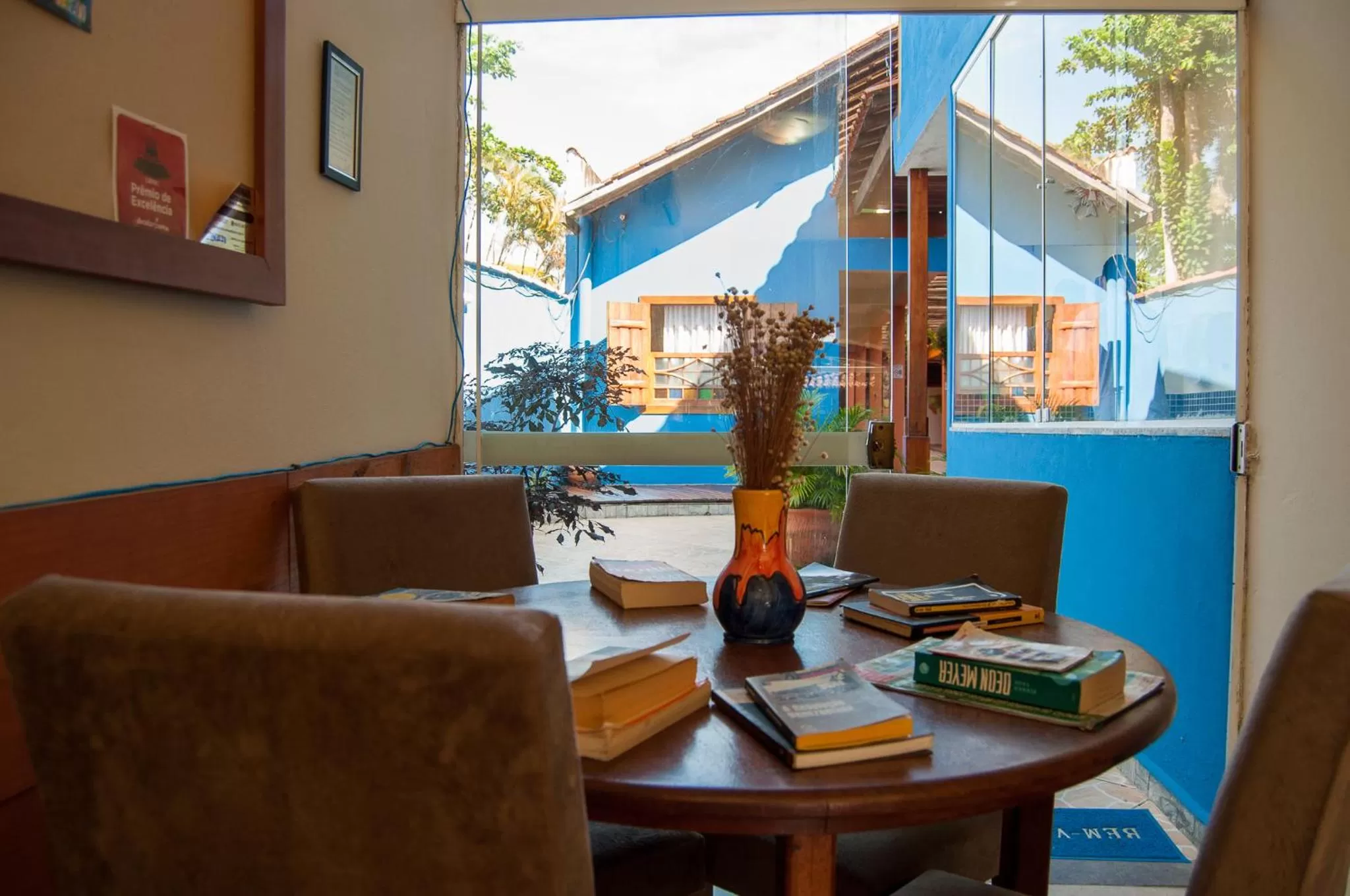 Library in Refron du Mar Pousada Paraty