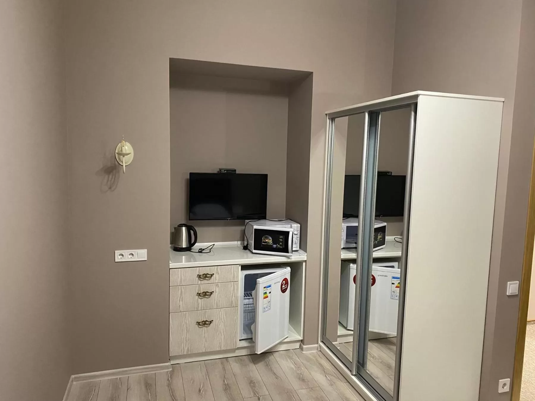 minibar, TV/Entertainment Center in Heart Kyiv Apart-Hotel
