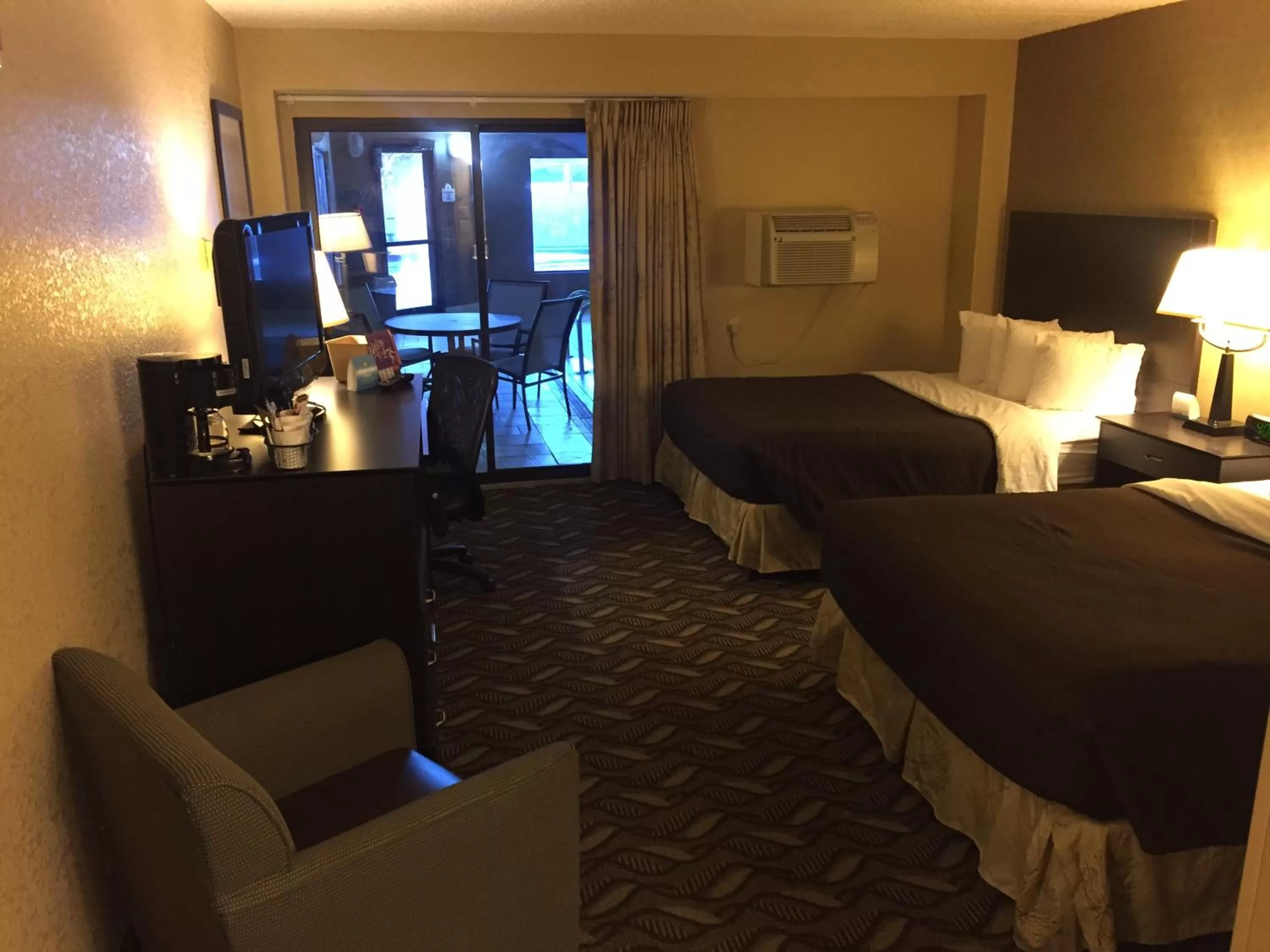 Bedroom, Bed in Days Inn by Wyndham Bismarck