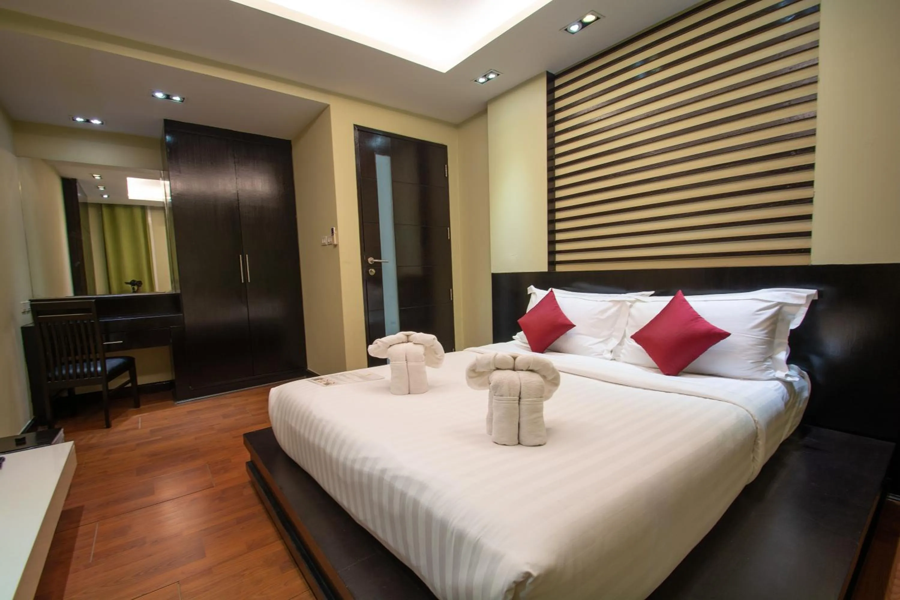 Bed in Peach Blossom Resort & Pool Villa - SHA Plus