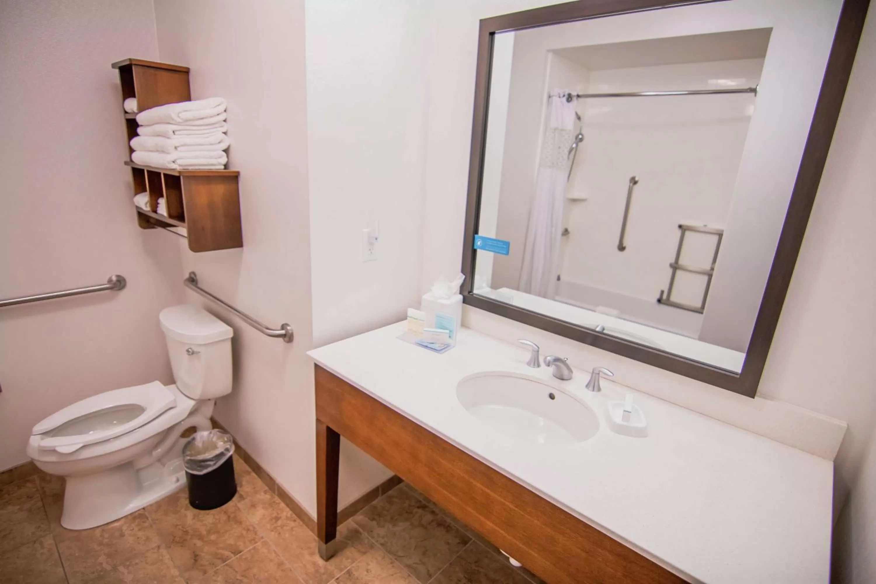 Bathroom in Hampton Inn & Suites Dallas/Frisco North-Fieldhouse USA
