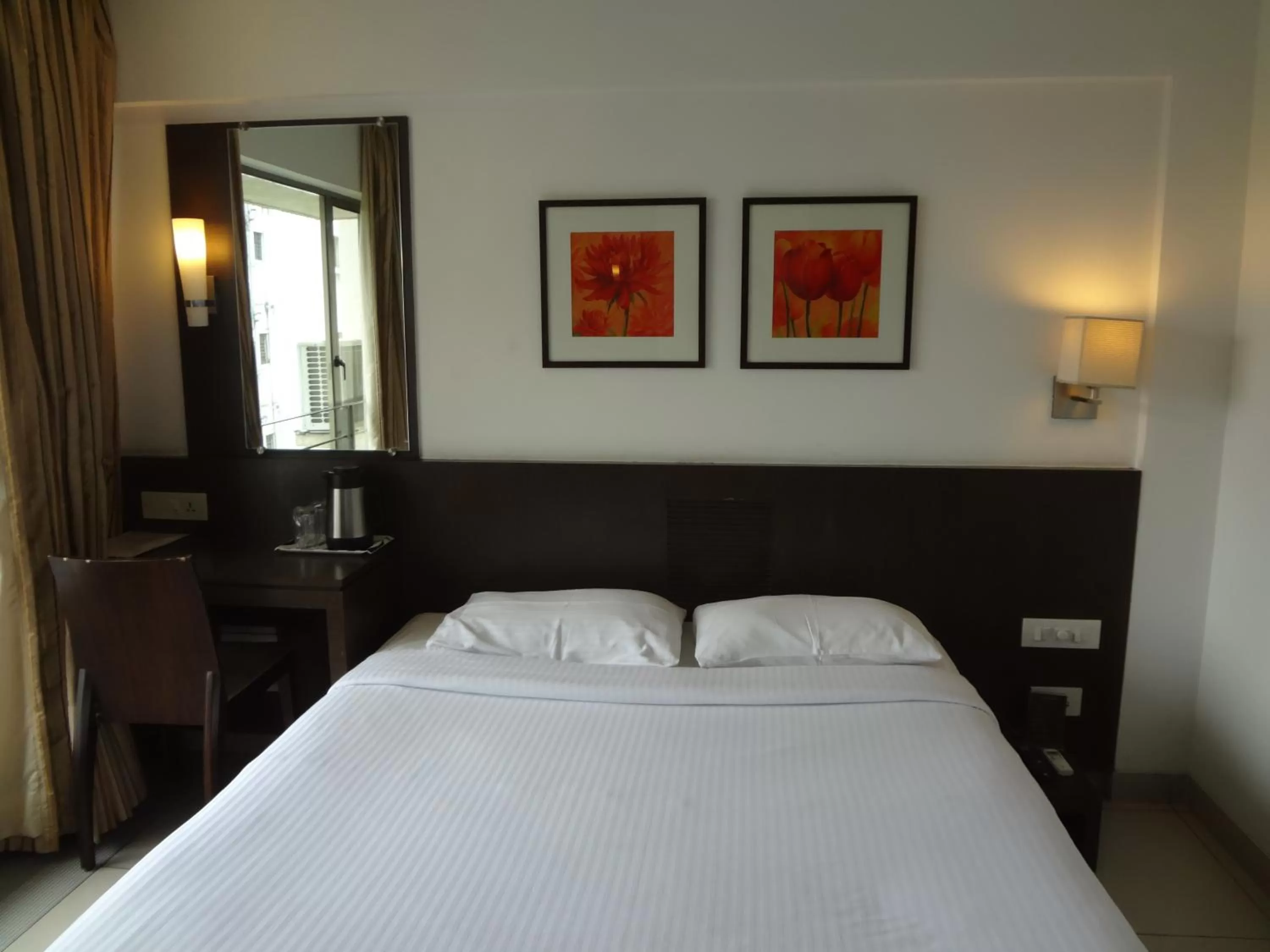 Photo of the whole room, Bed in Shantai Hotel