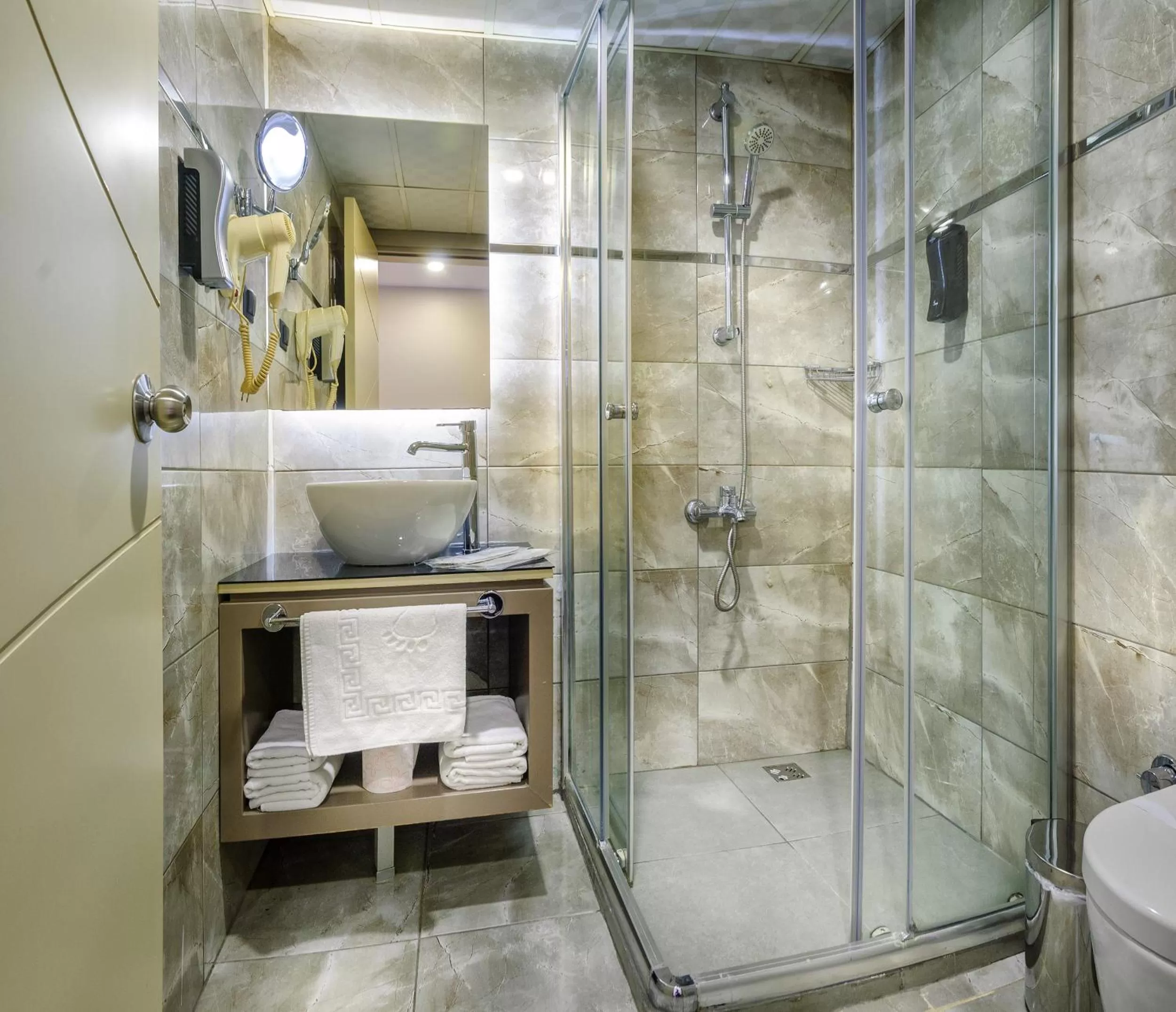 Shower, Bathroom in Hotel Bossuite Kadikoy