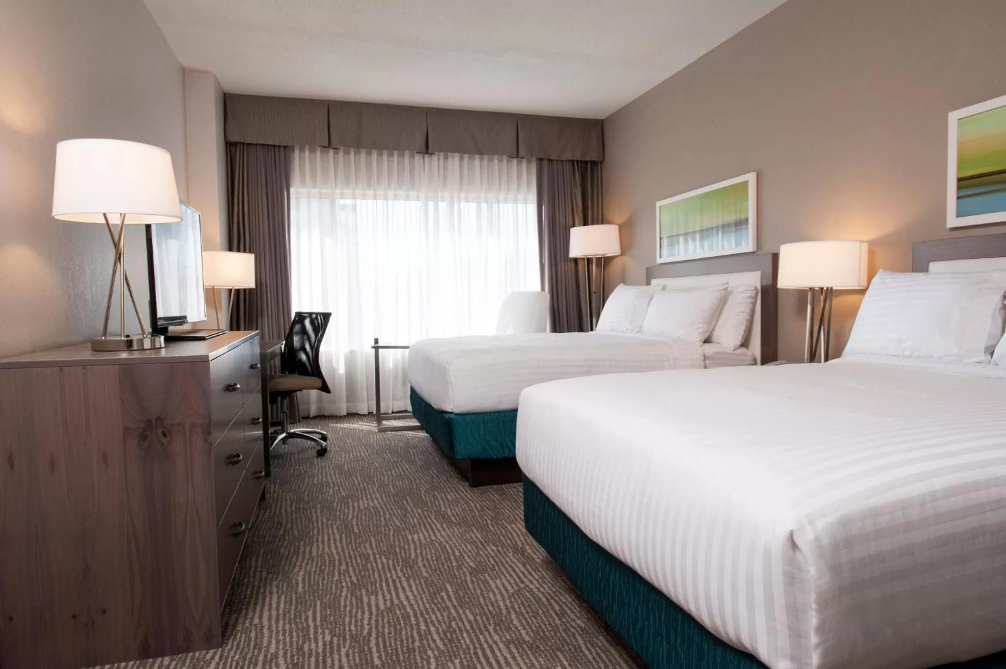 Photo of the whole room, Bed in Holiday Inn Cleveland Clinic by IHG