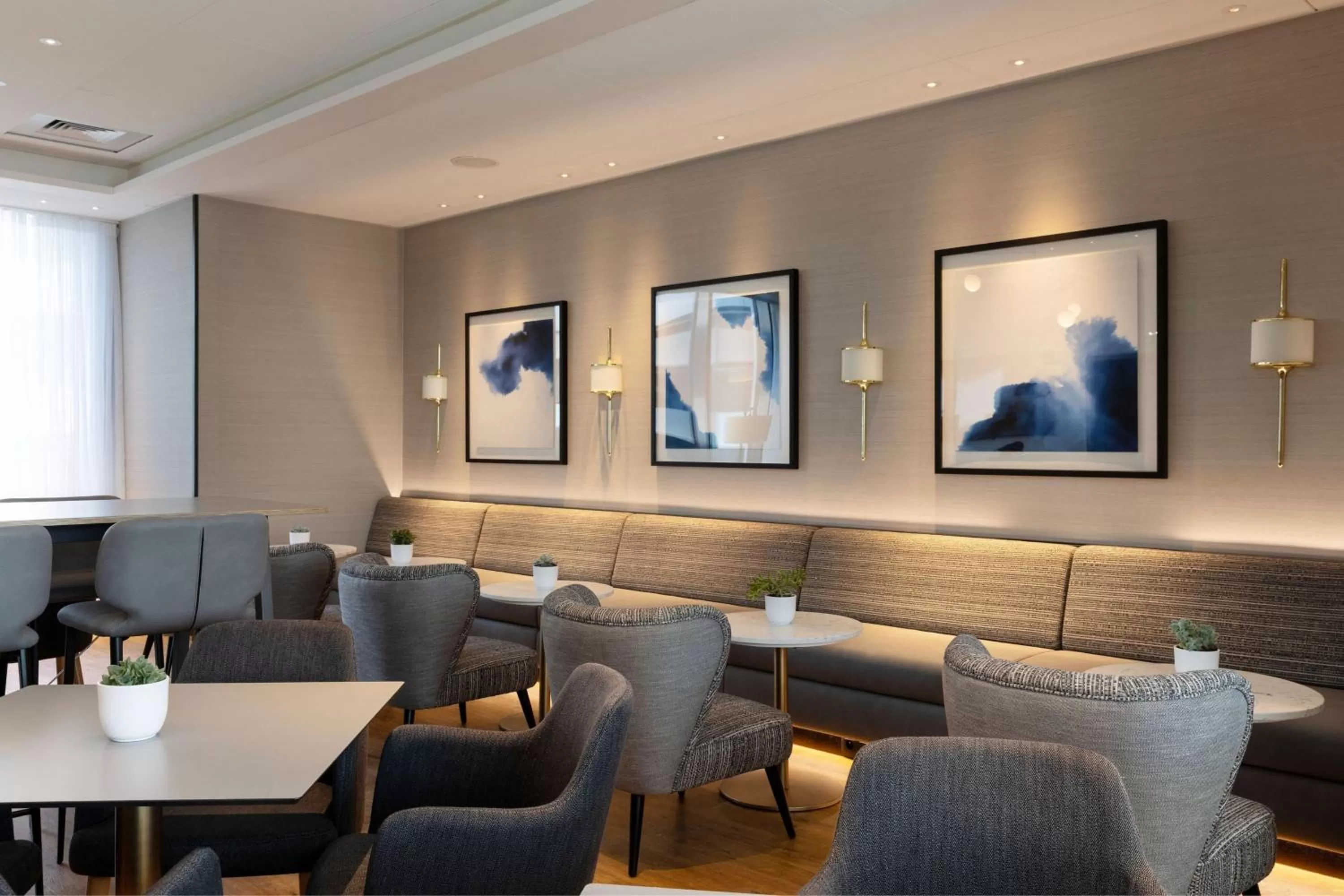 Lounge or bar in Sheraton Nice