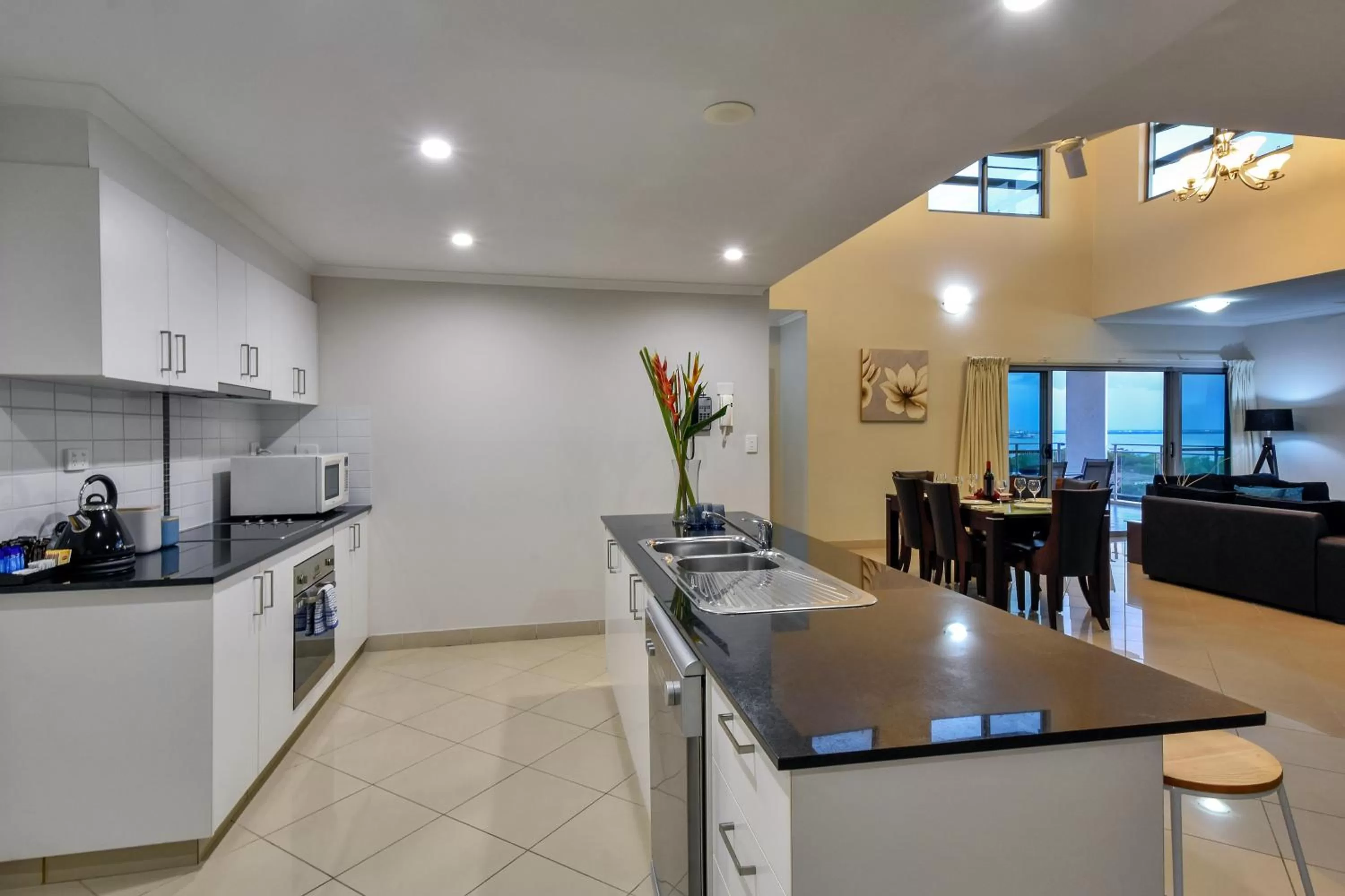 Kitchen or kitchenette in Argus Apartments Darwin