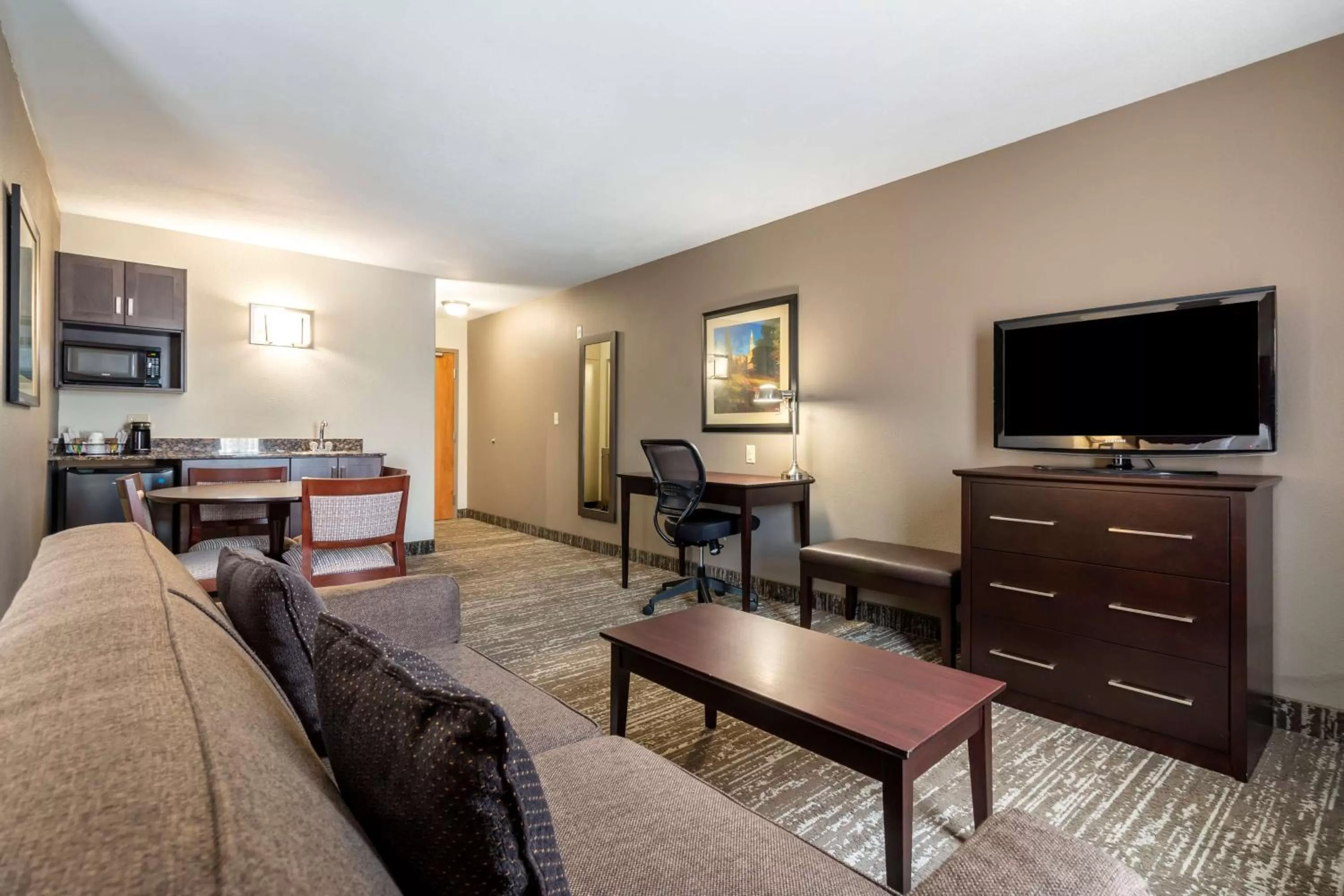 Queen Suite in Best Western Plus Pembina Inn & Suites