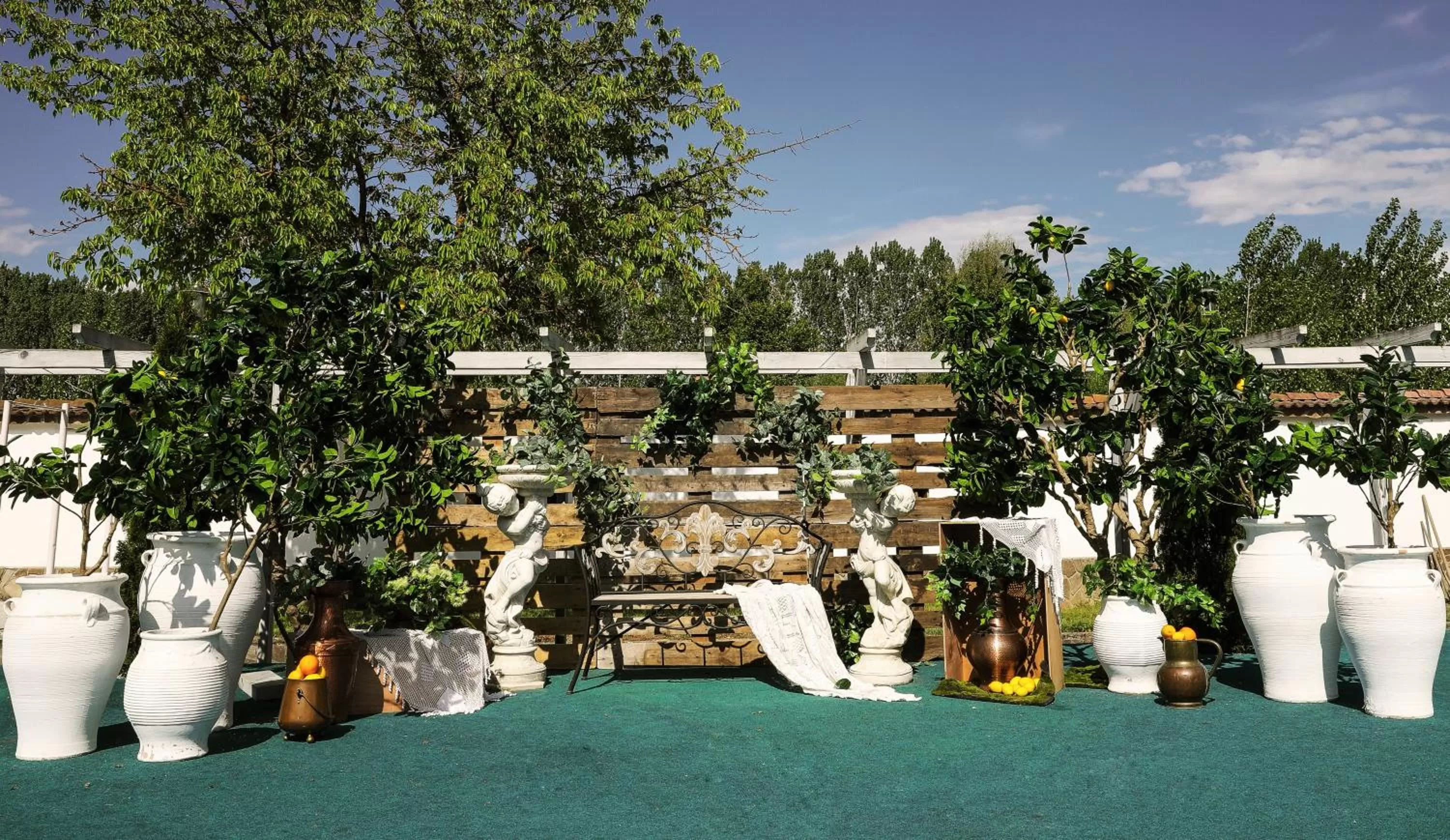 Banquet Facilities in Complex Baroto