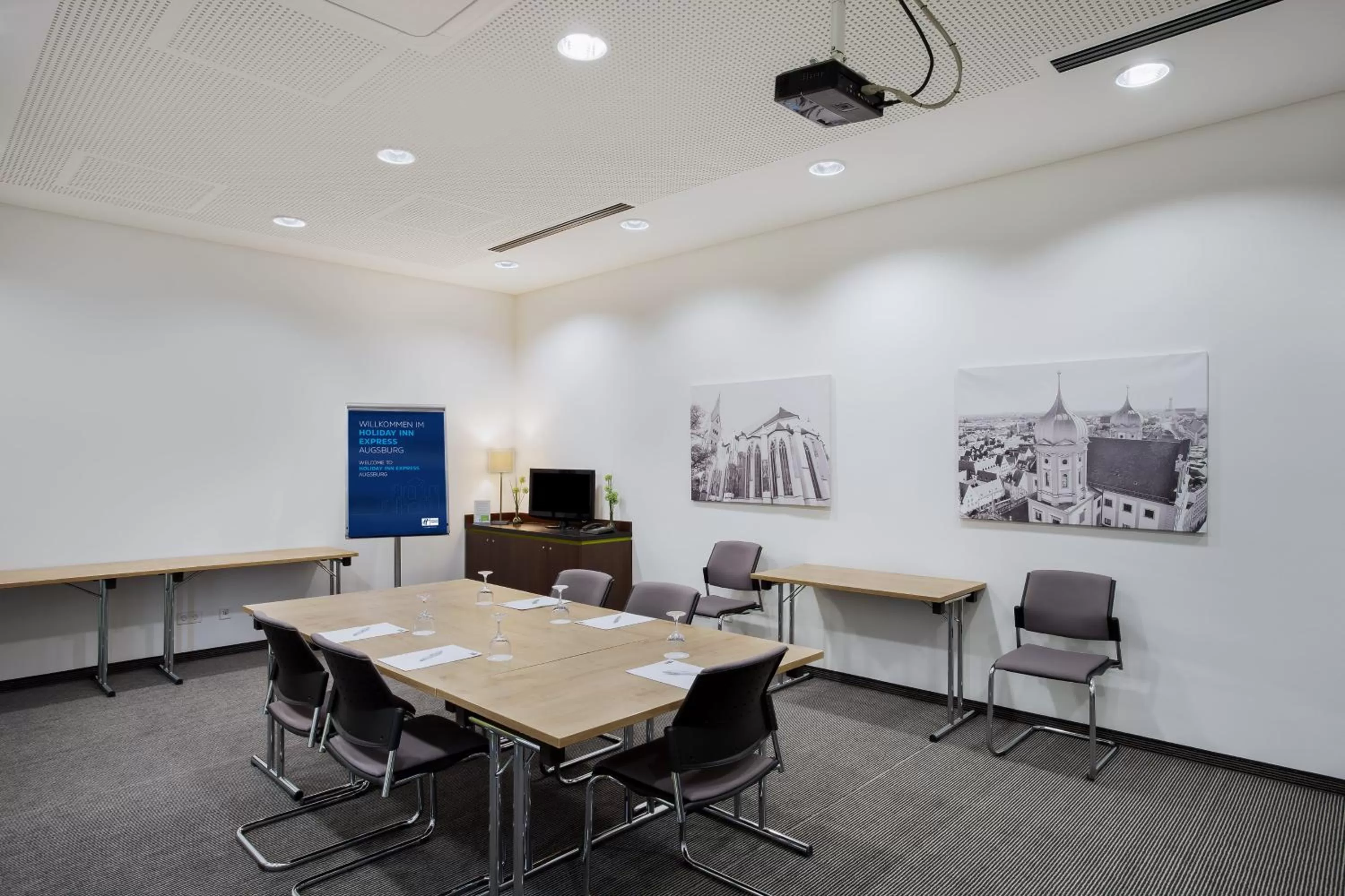 Meeting/conference room in Holiday Inn Express Augsburg by IHG