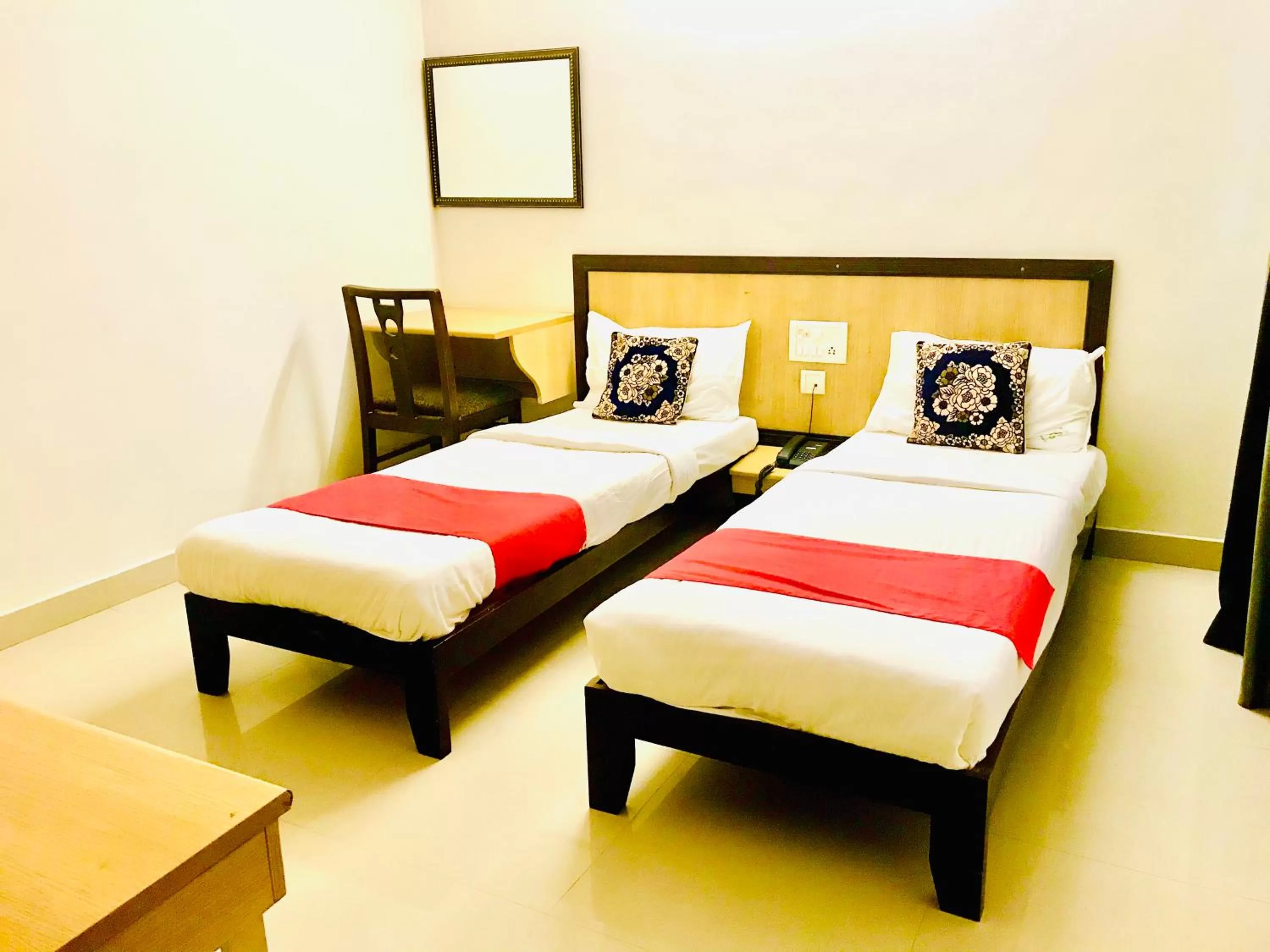 Bed in Hotel Half Moon Chennai