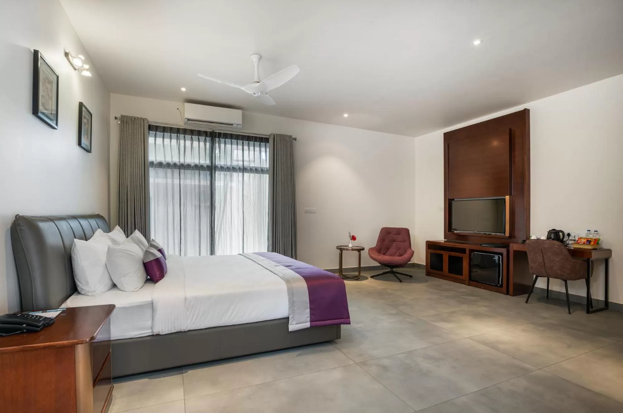 Photo of the whole room, Bed in Vismita County