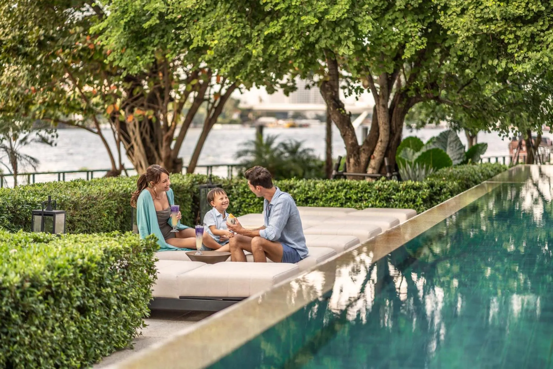 Day in Four Seasons Hotel Bangkok at Chao Phraya River