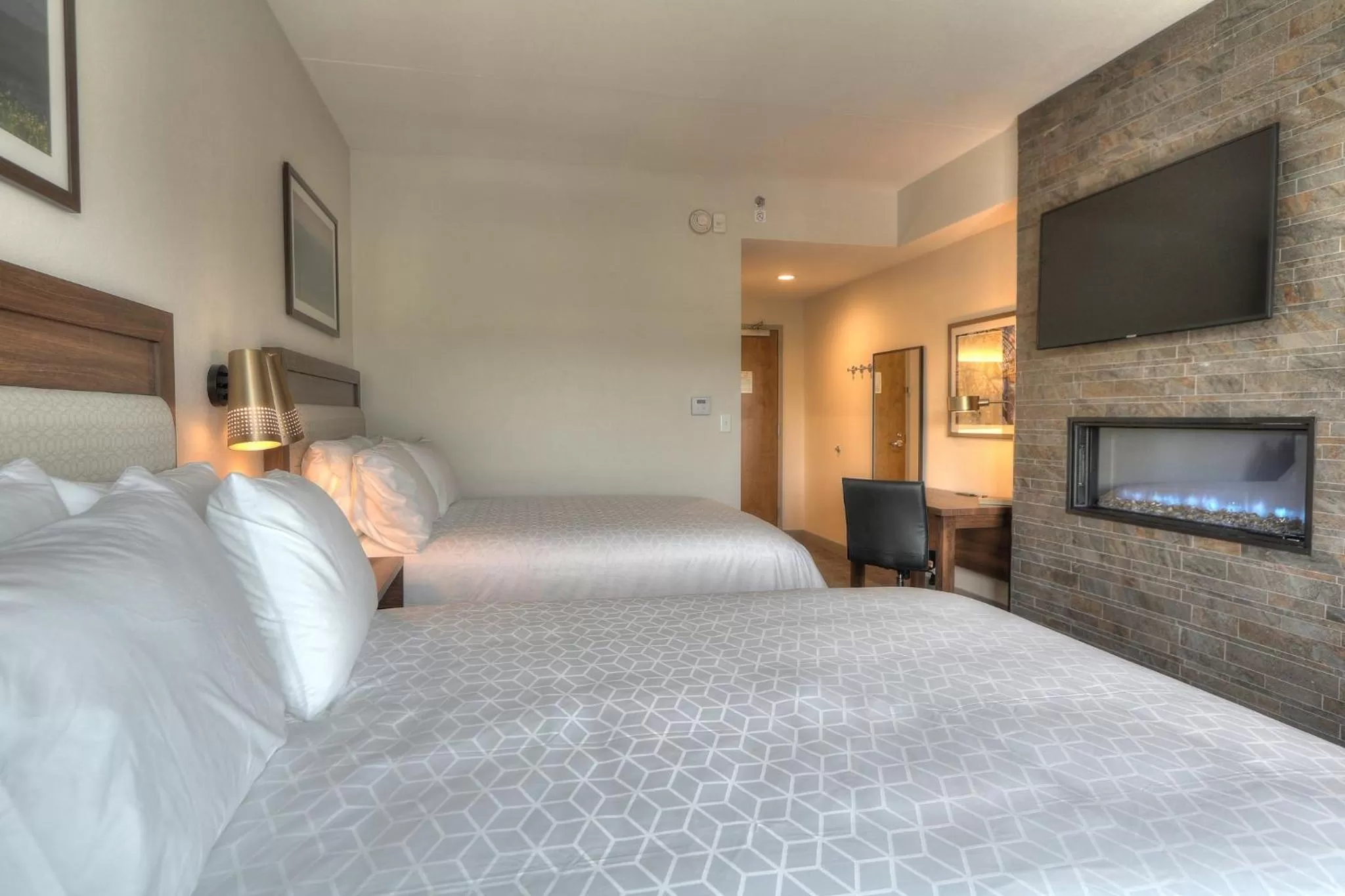 Photo of the whole room, Bed in Holiday Inn & Suites Pigeon Forge Convention Center by IHG