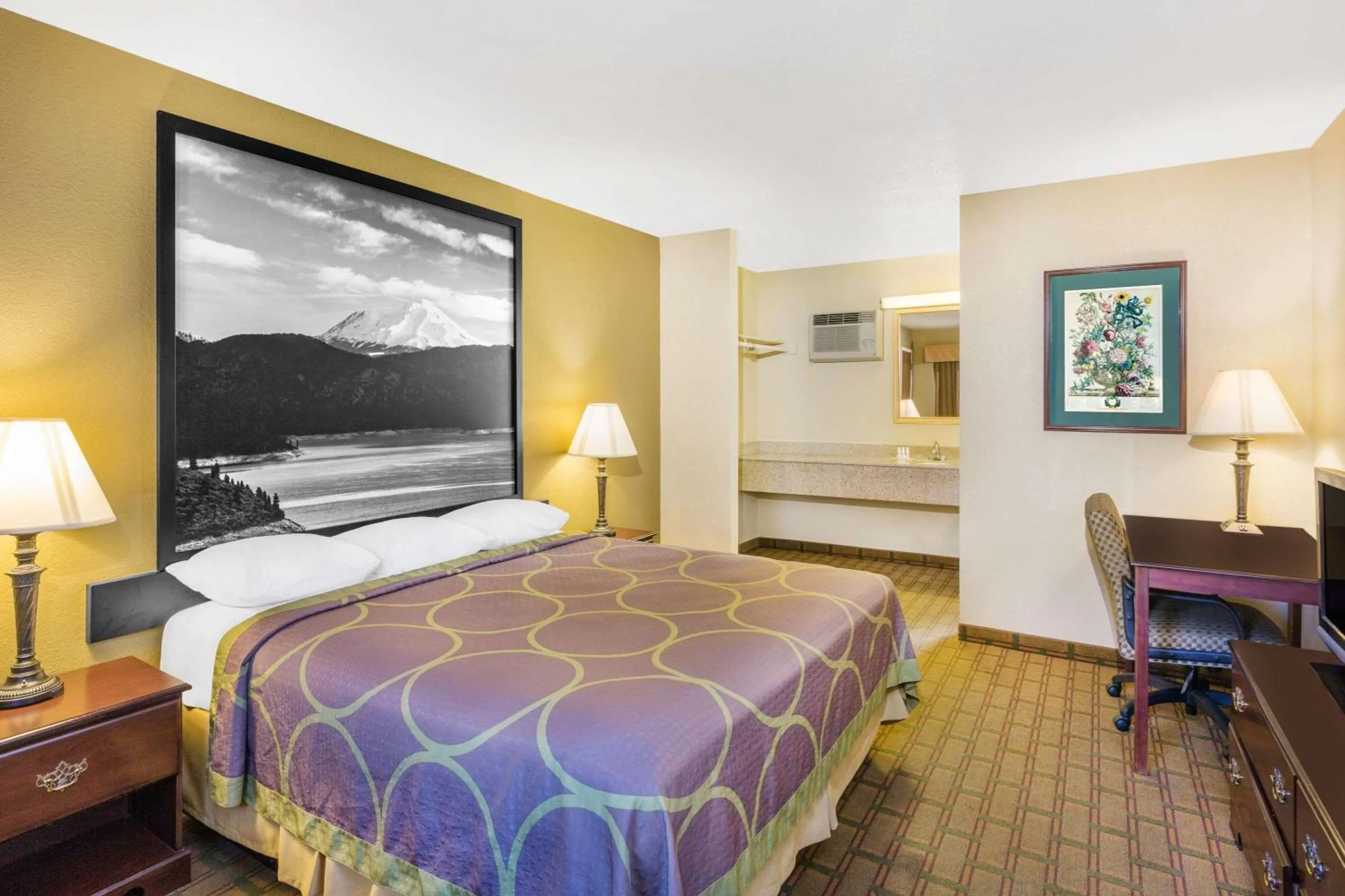 Photo of the whole room, Bed in Super 8 by Wyndham Corning