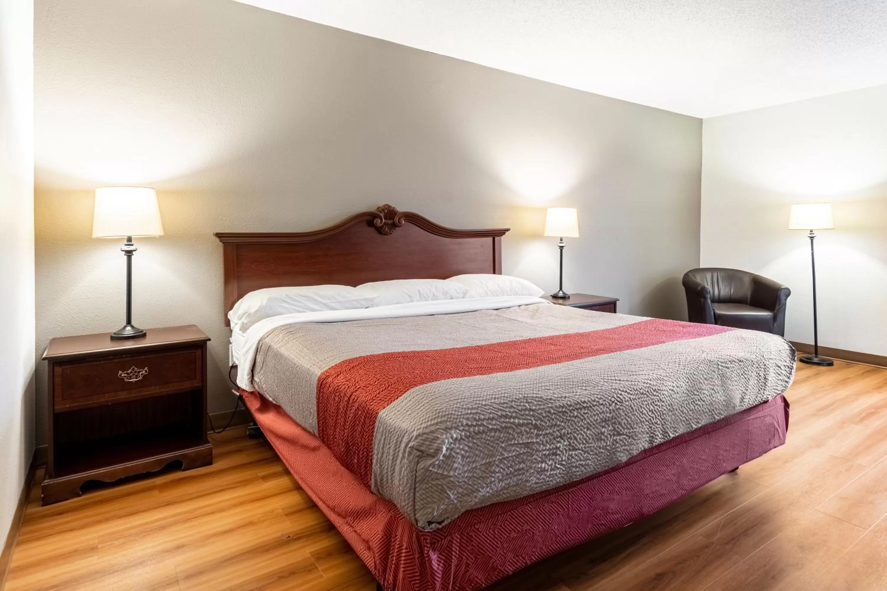 Bed in Motel 6 Walton, KY - Richwood - Cincinnati Airport South