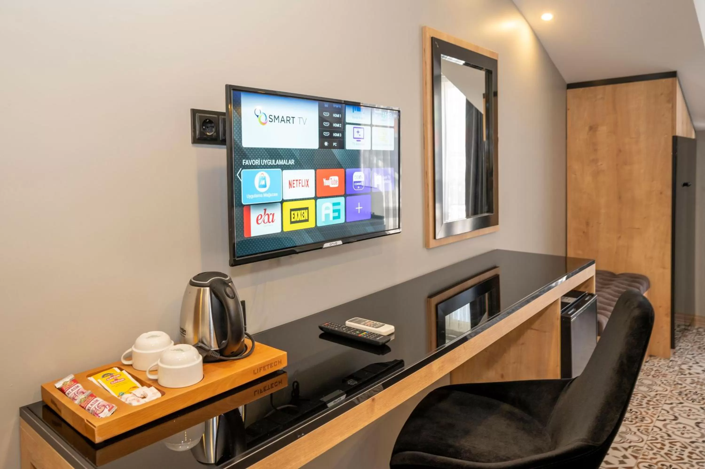 TV and multimedia in Grand Palace Hotel