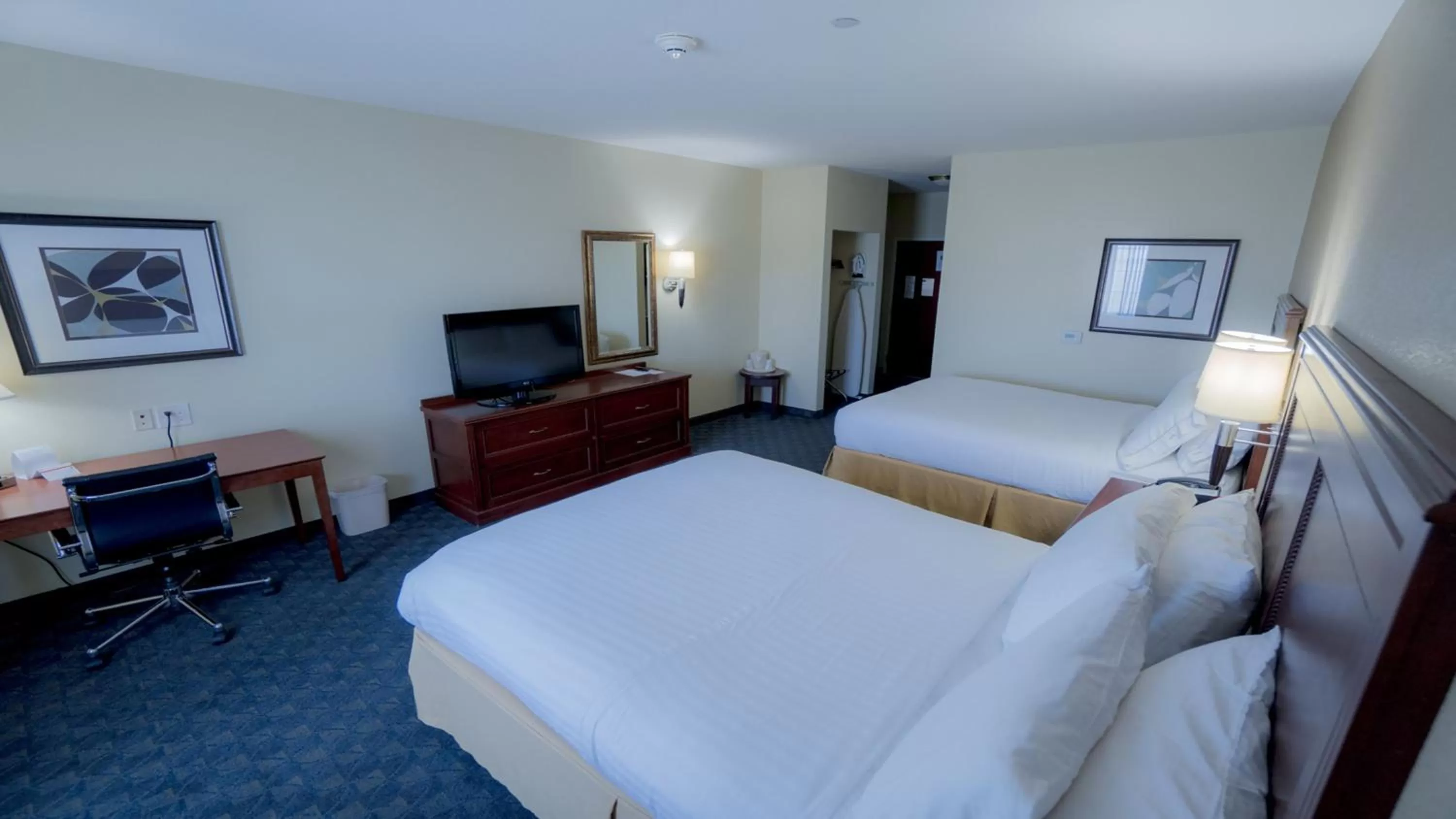 Queen Room with Two Queen Beds in Holiday Inn Express Hotel & Suites Pampa, an IHG Hotel