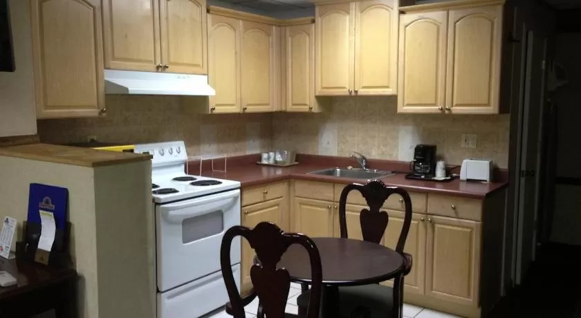 Coffee/tea facilities in Days Inn by Wyndham Pittsburgh