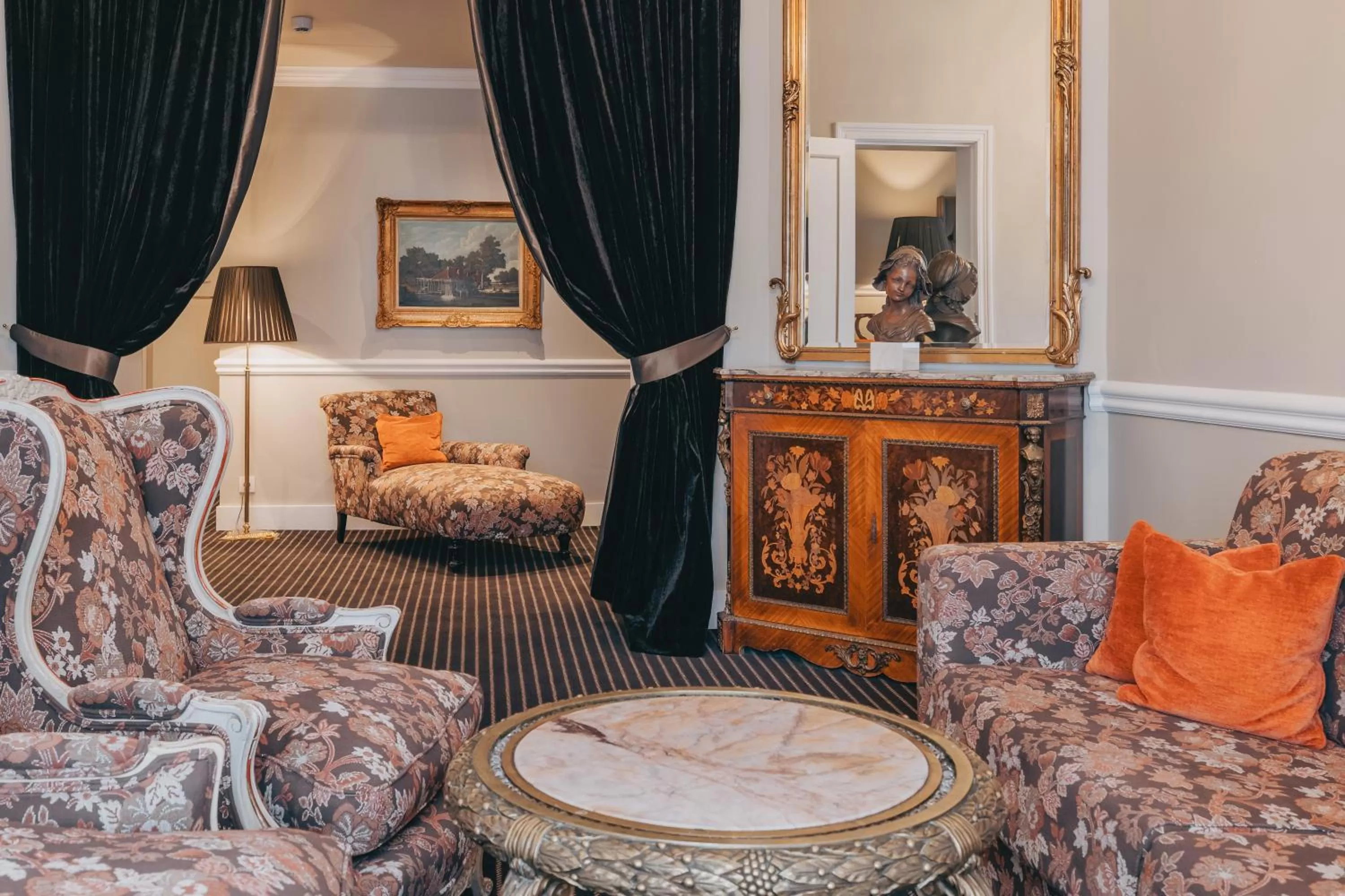 Living room, Bed in Hotel Manos Premier