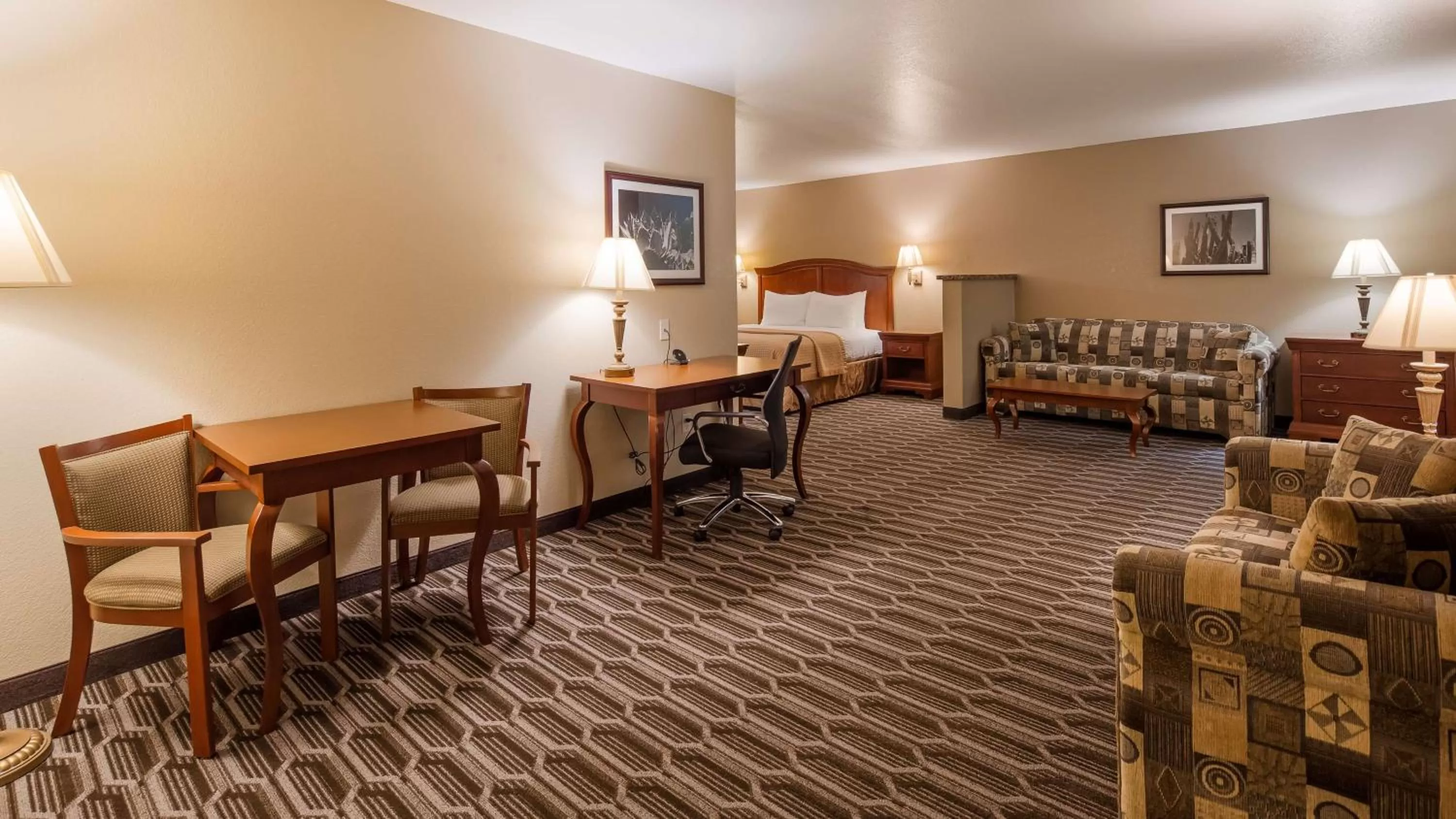 King Suite with Sofa Bed in Best Western Inn of Chandler