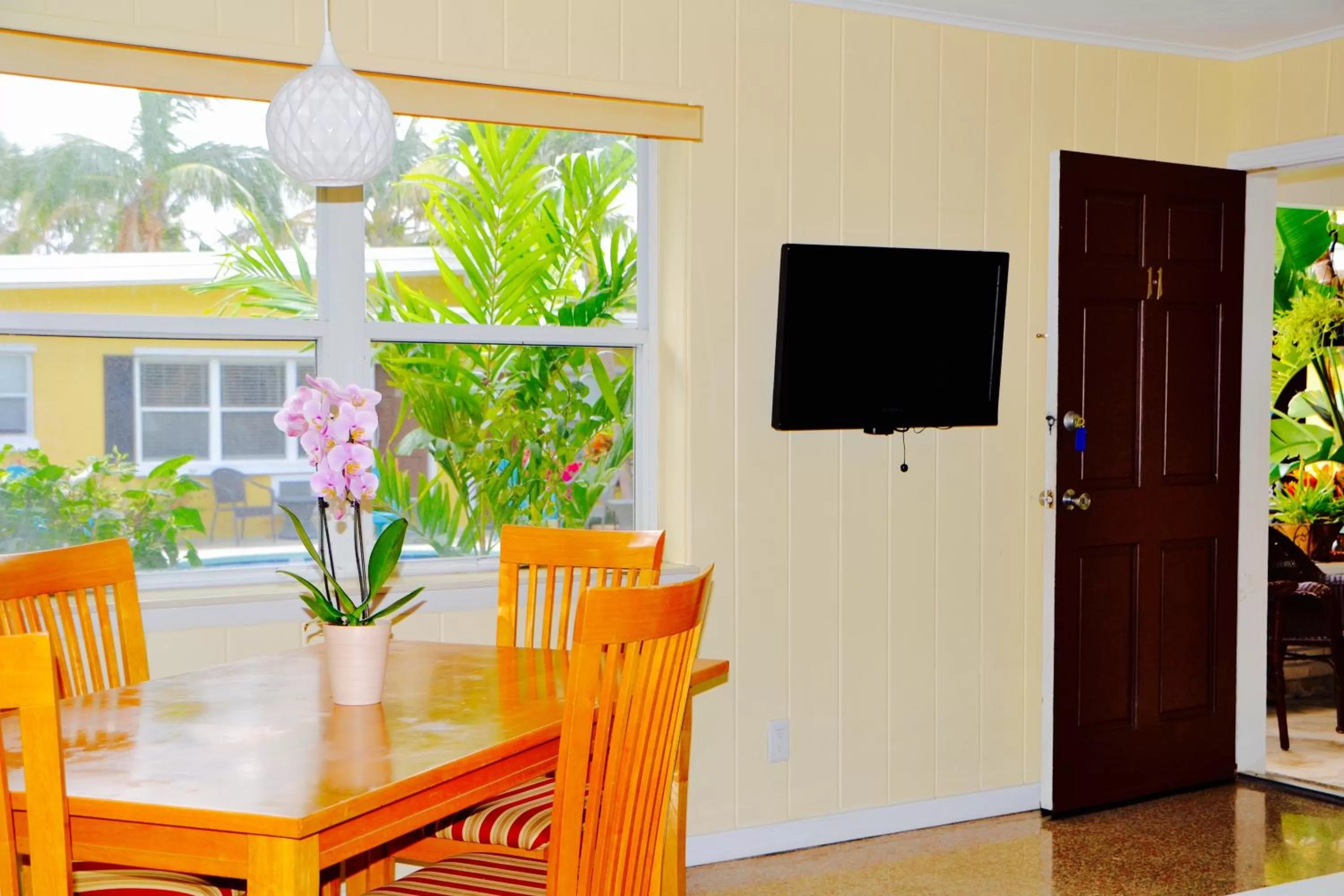 Dining area in Sea Turtle Inn
