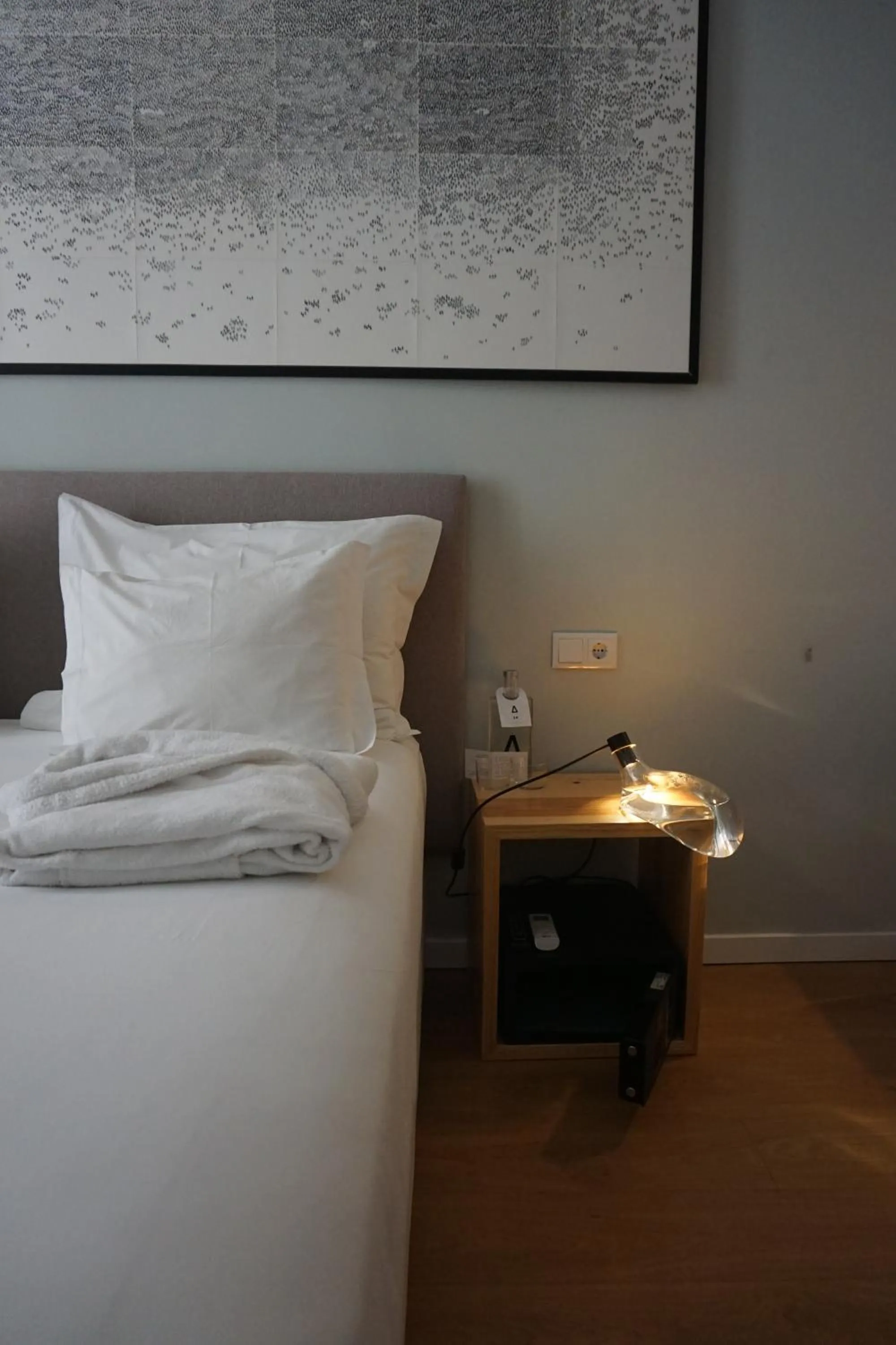 Decorative detail, Bed in Esqina Urban Lodge