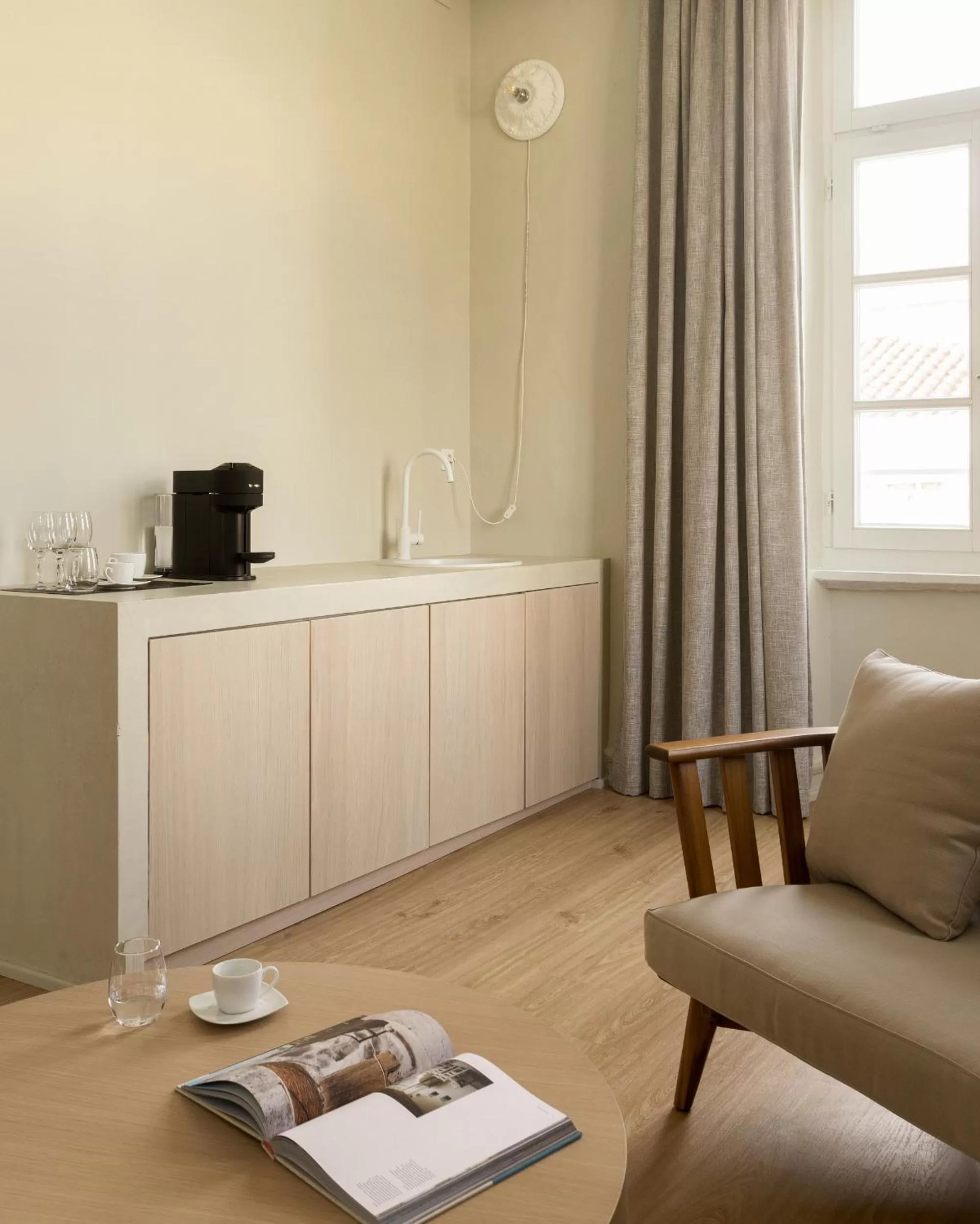 Coffee/tea facilities, Seating Area in SYROS SOUL LUXURY SUITES