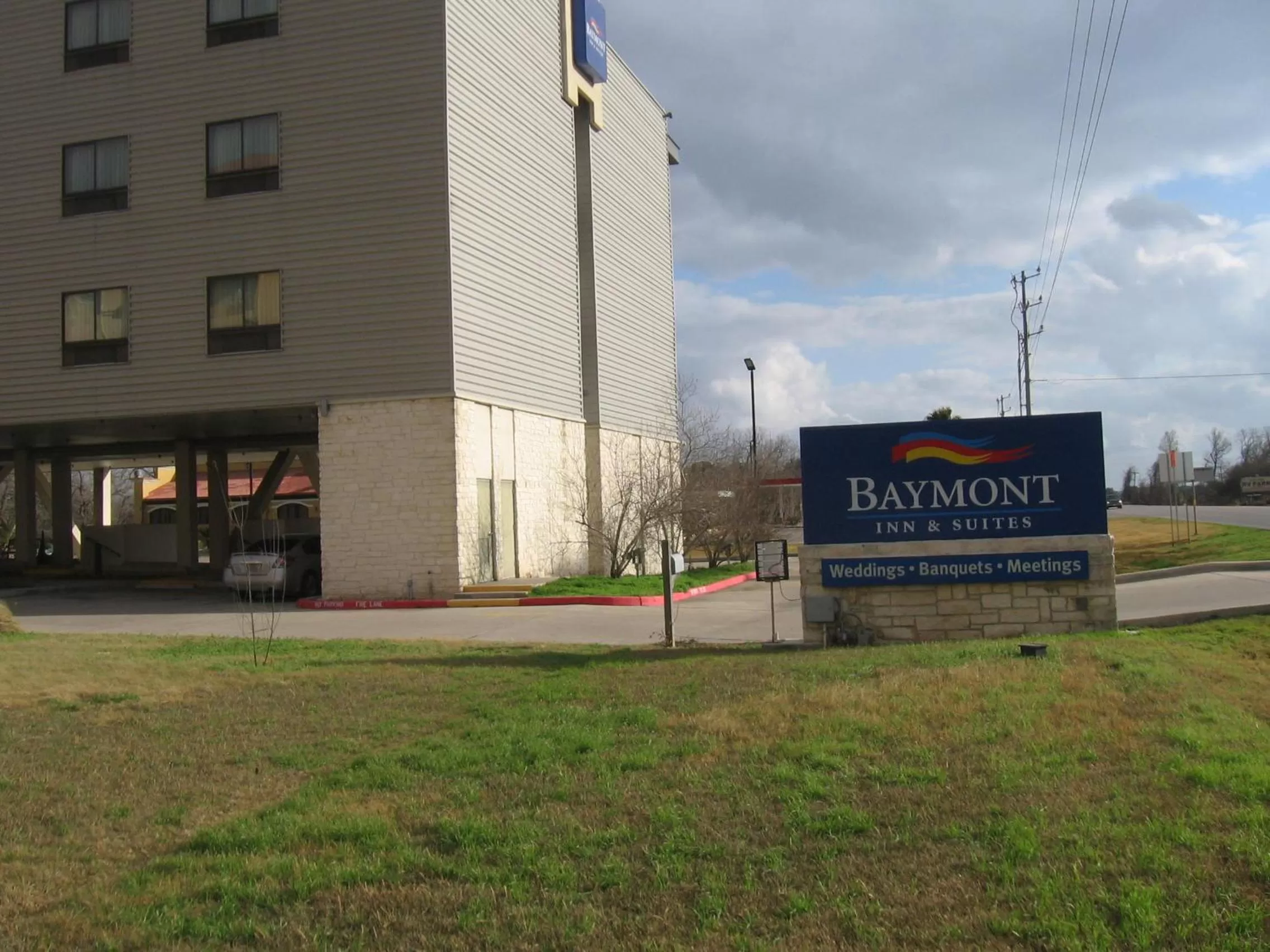Text overlay in Baymont by Wyndham Columbus