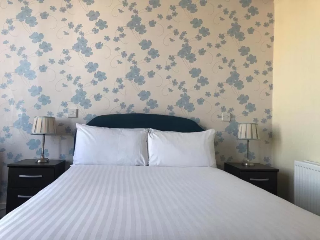 Bedroom, Bed in The Elgin Kintore Arms, Inverurie - Heritage Hotel Since 1855