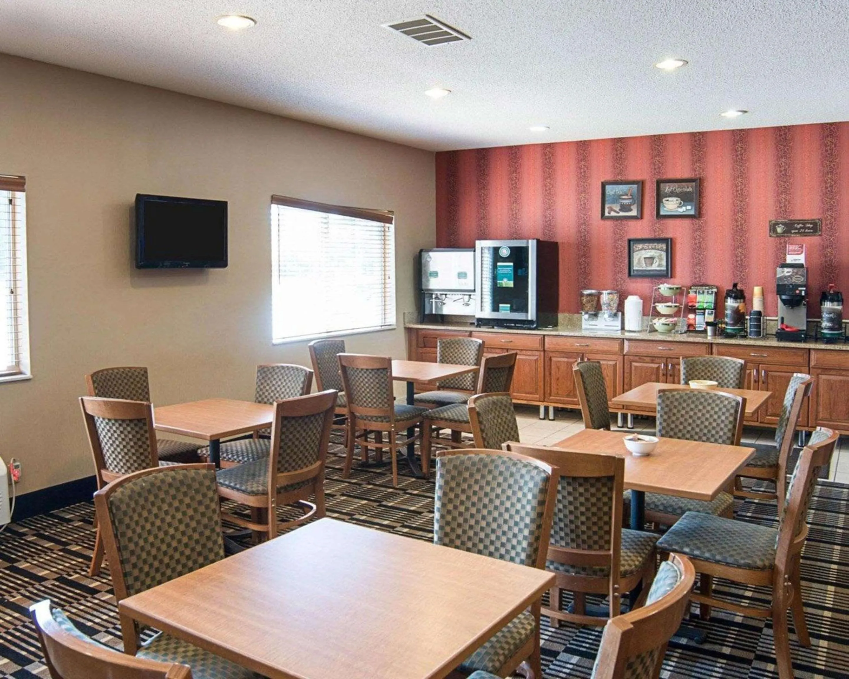 Restaurant/places to eat in Quality Inn Brooklyn Center