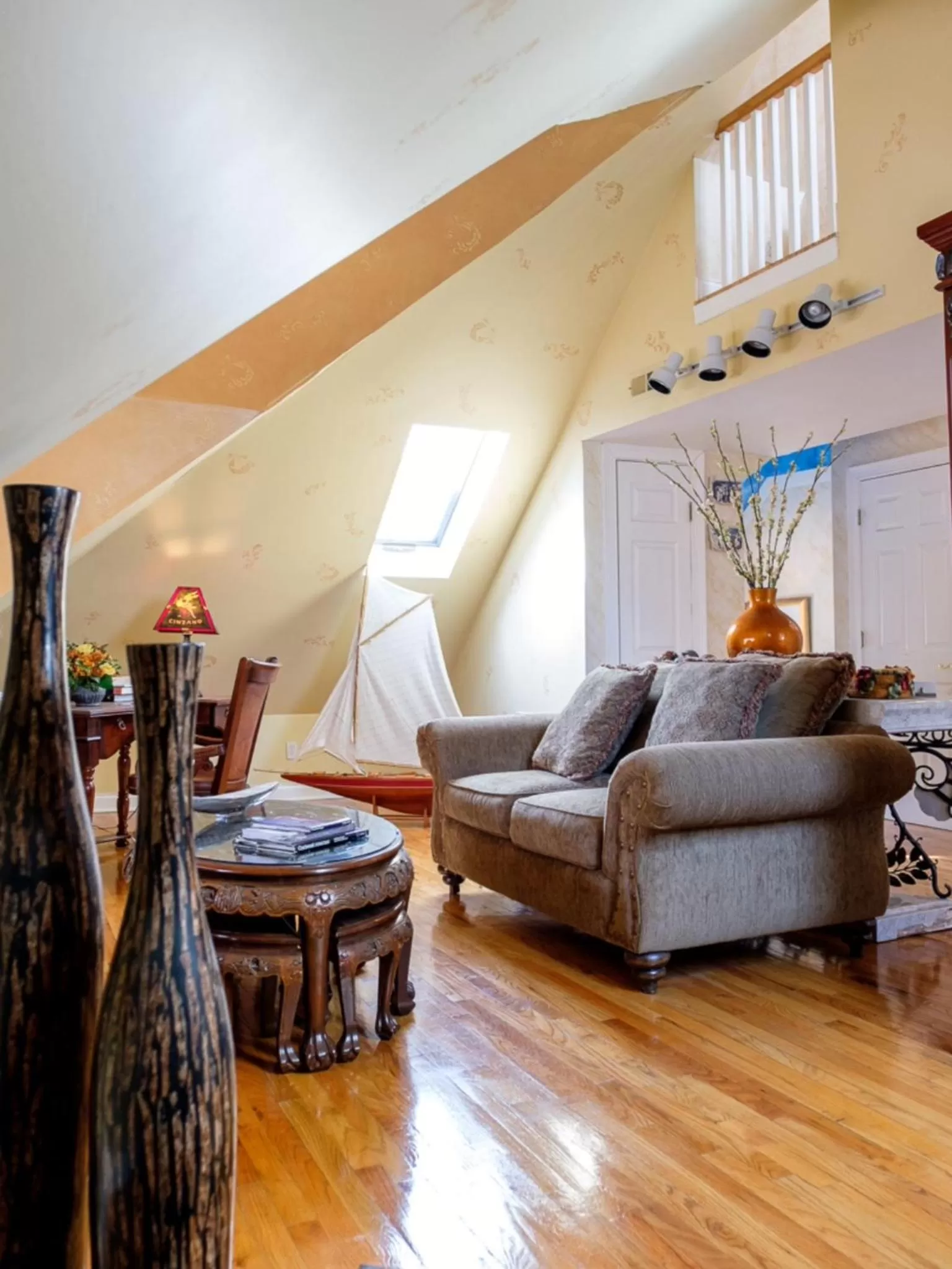 Living room in Gaslight Bed & Breakfast