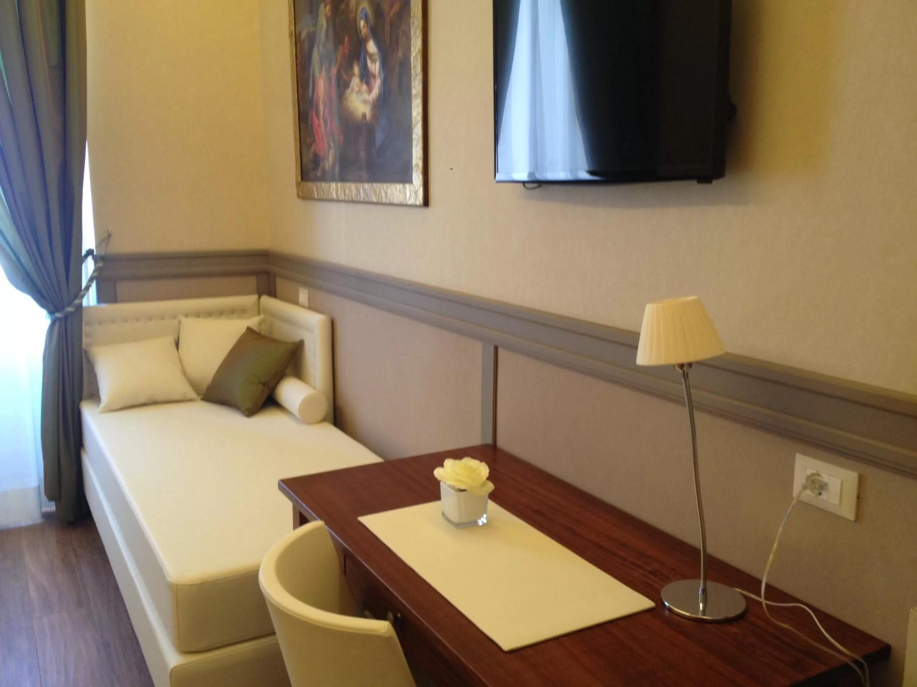 TV and multimedia in Basilica Hotel