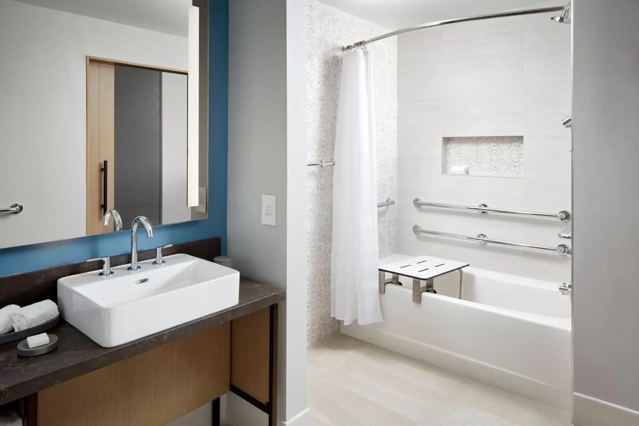 King Room - Disability Access in Loews Coral Gables Hotel King Room - Disability Access in Loews Coral Gables Hotel