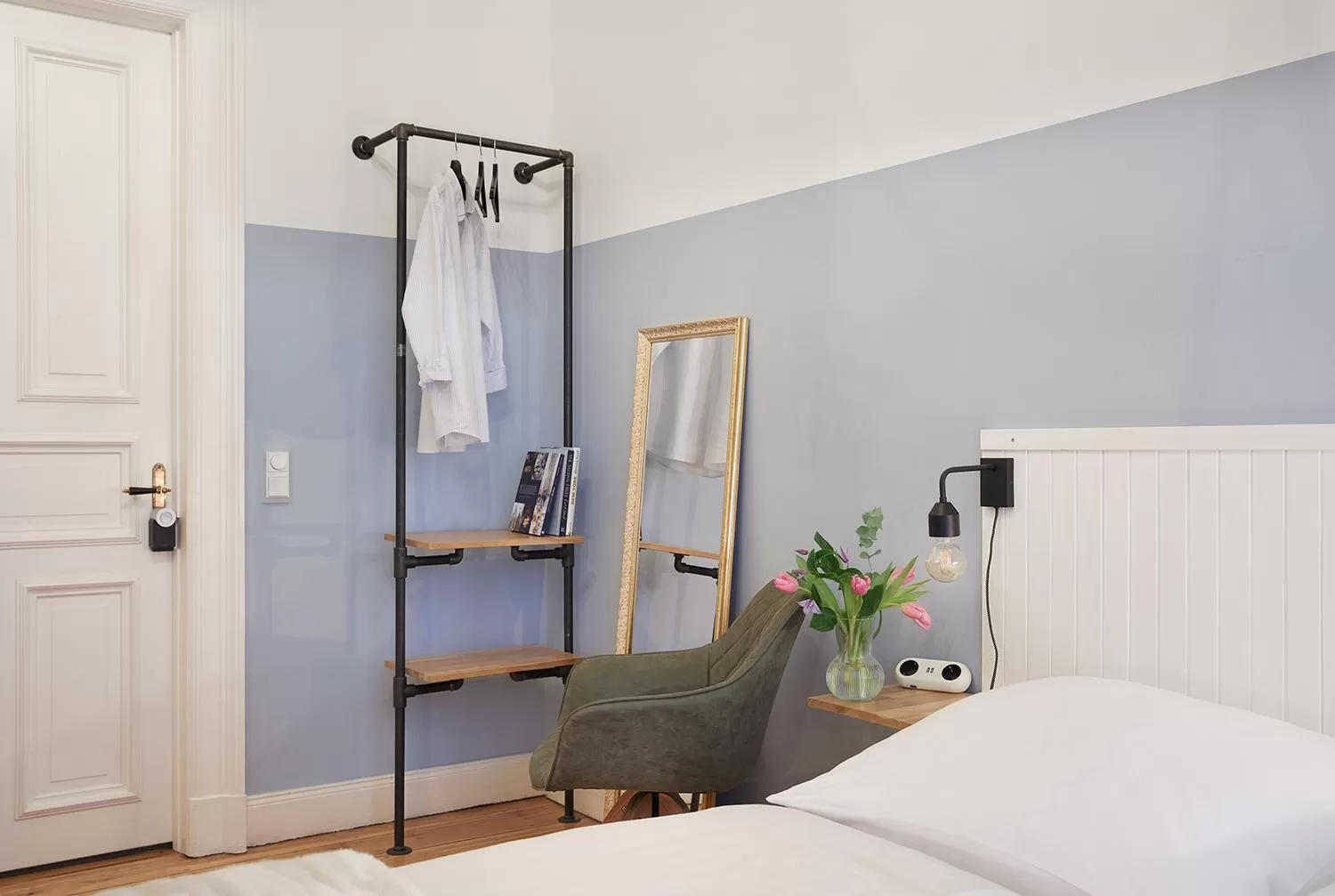 wardrobe, Bed in Hotel am Museum