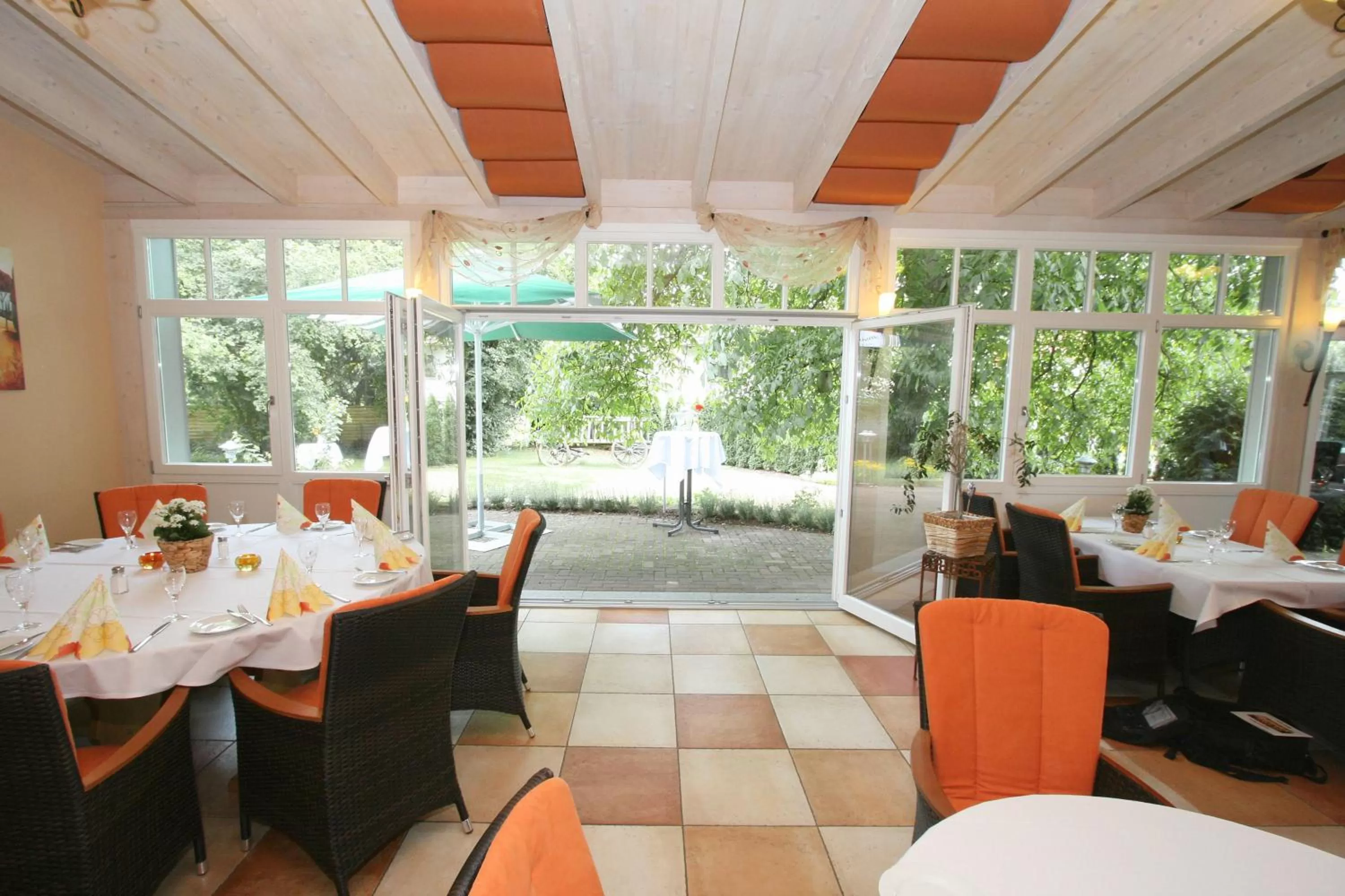 Restaurant/Places to Eat in Hotel Mühlenhof Lollar