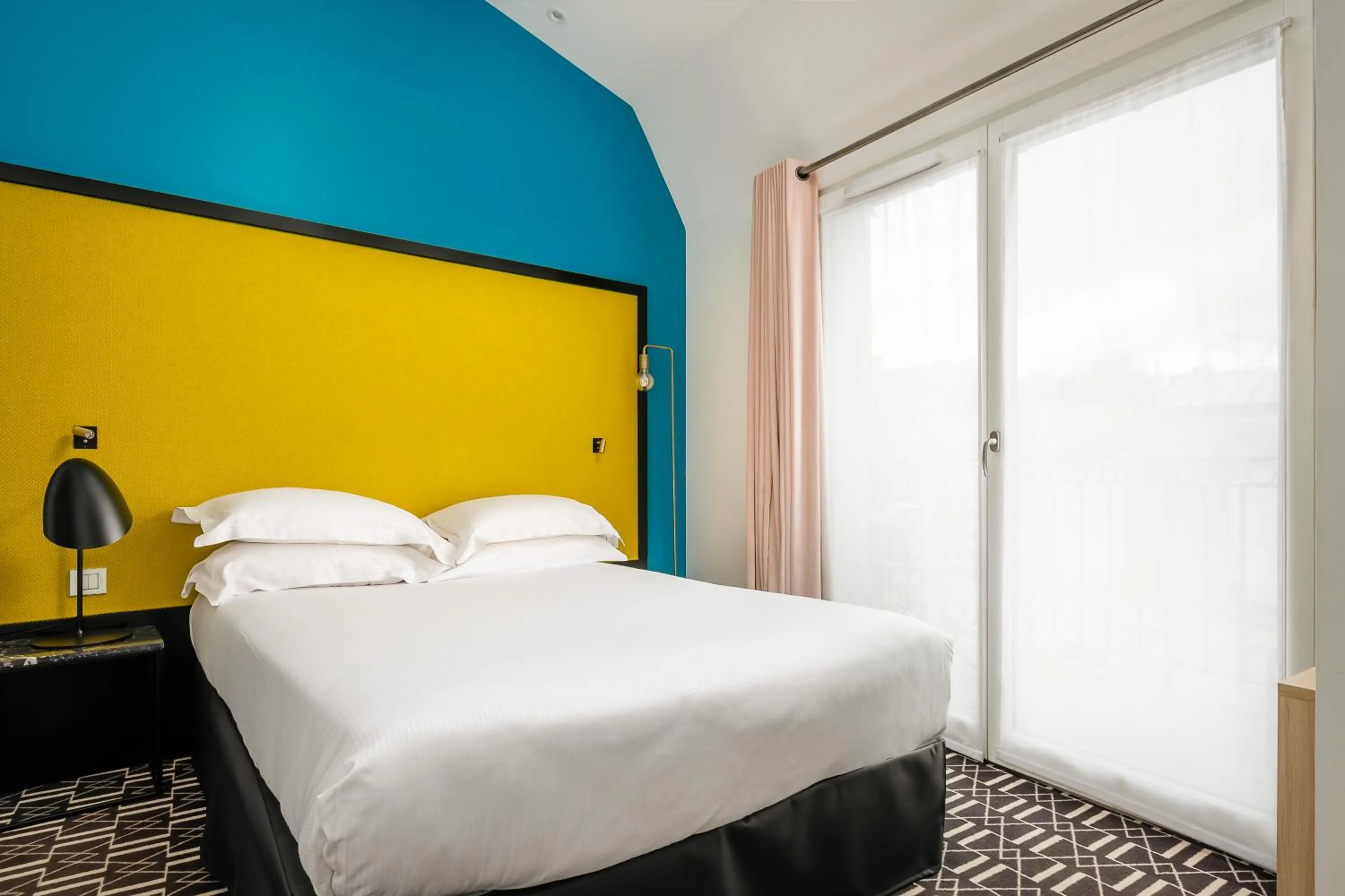 Bedroom, Bed in Arc De Triomphe