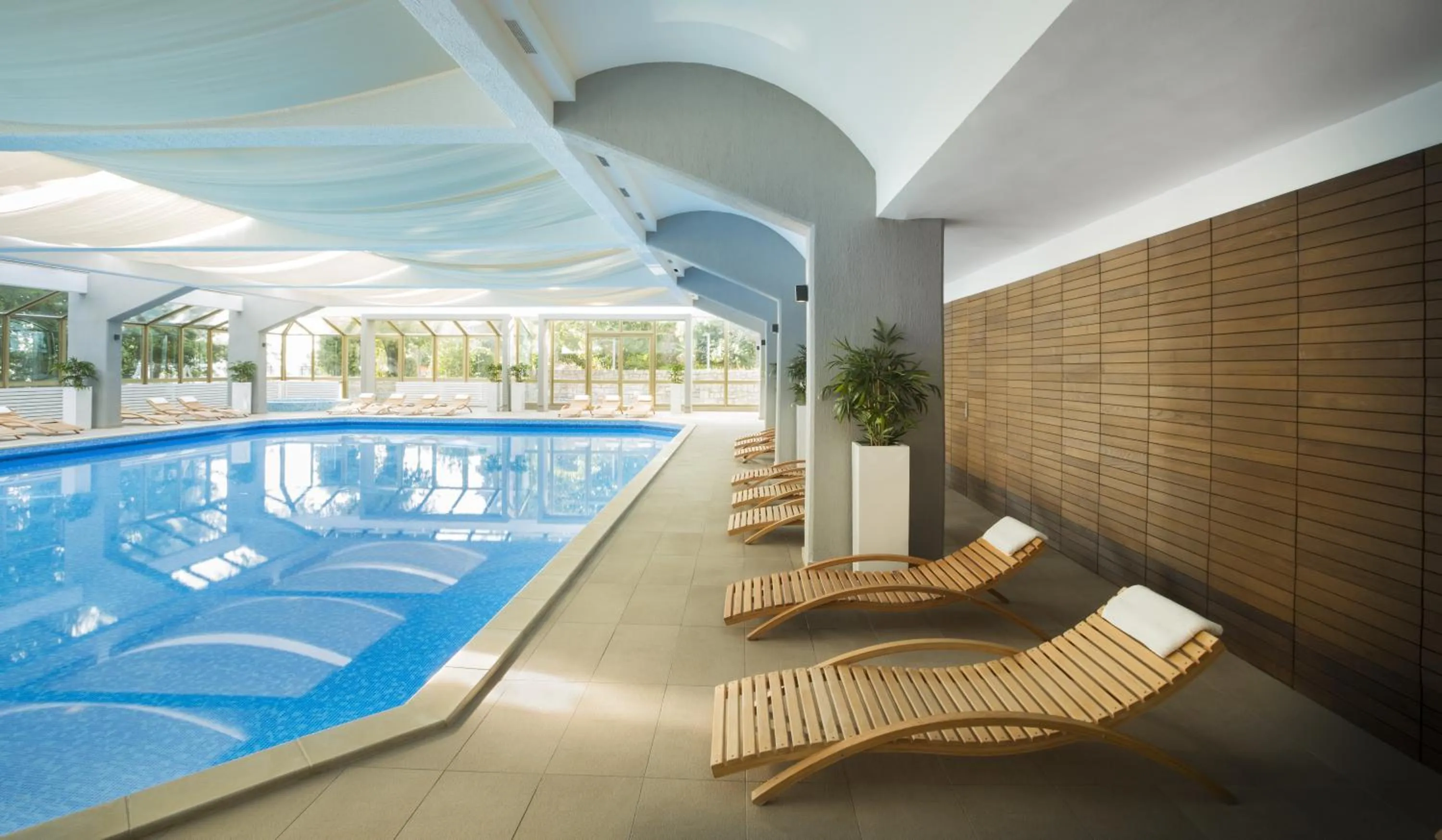 Swimming pool in Hotel Excelsior - by Liburnia Hotels & Villas