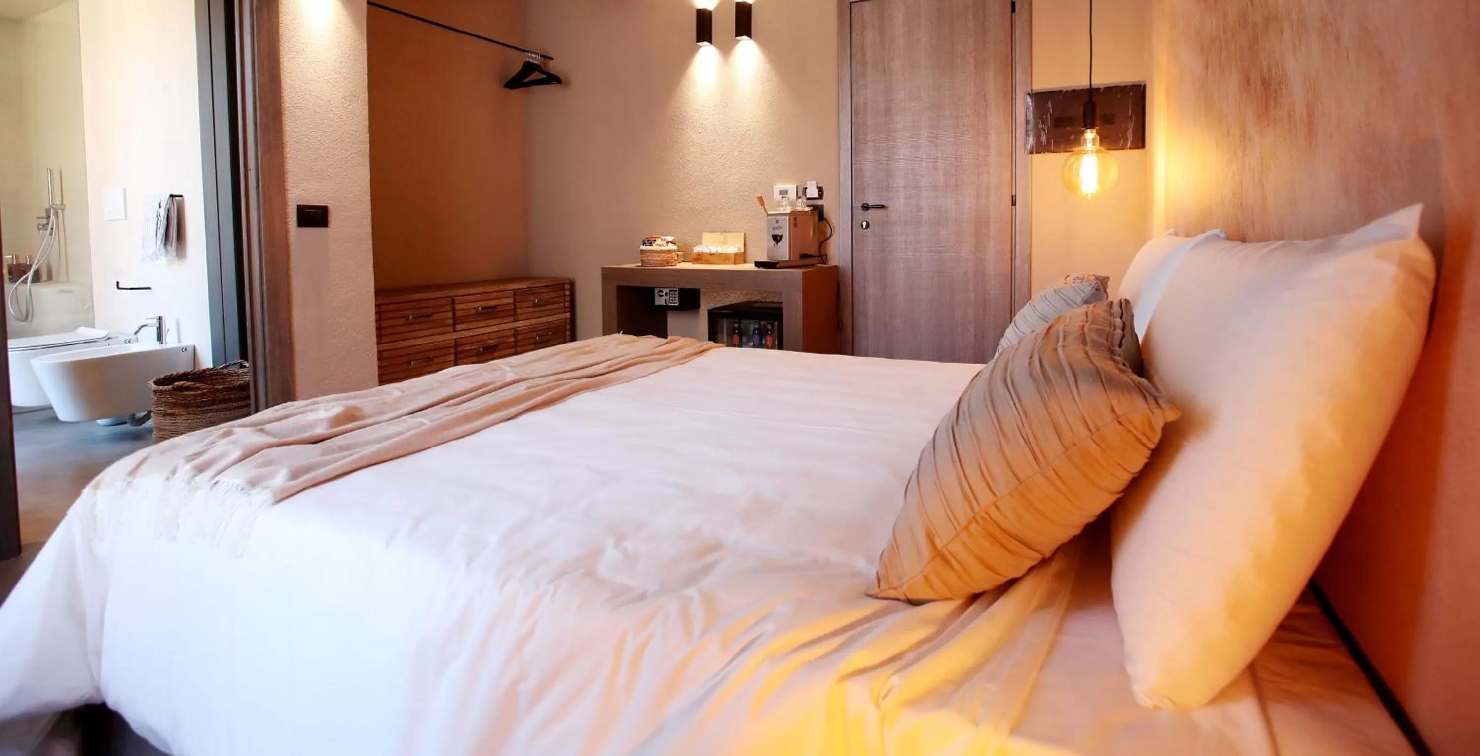 Bed in Casa Nostra Luxury Suites & Spa