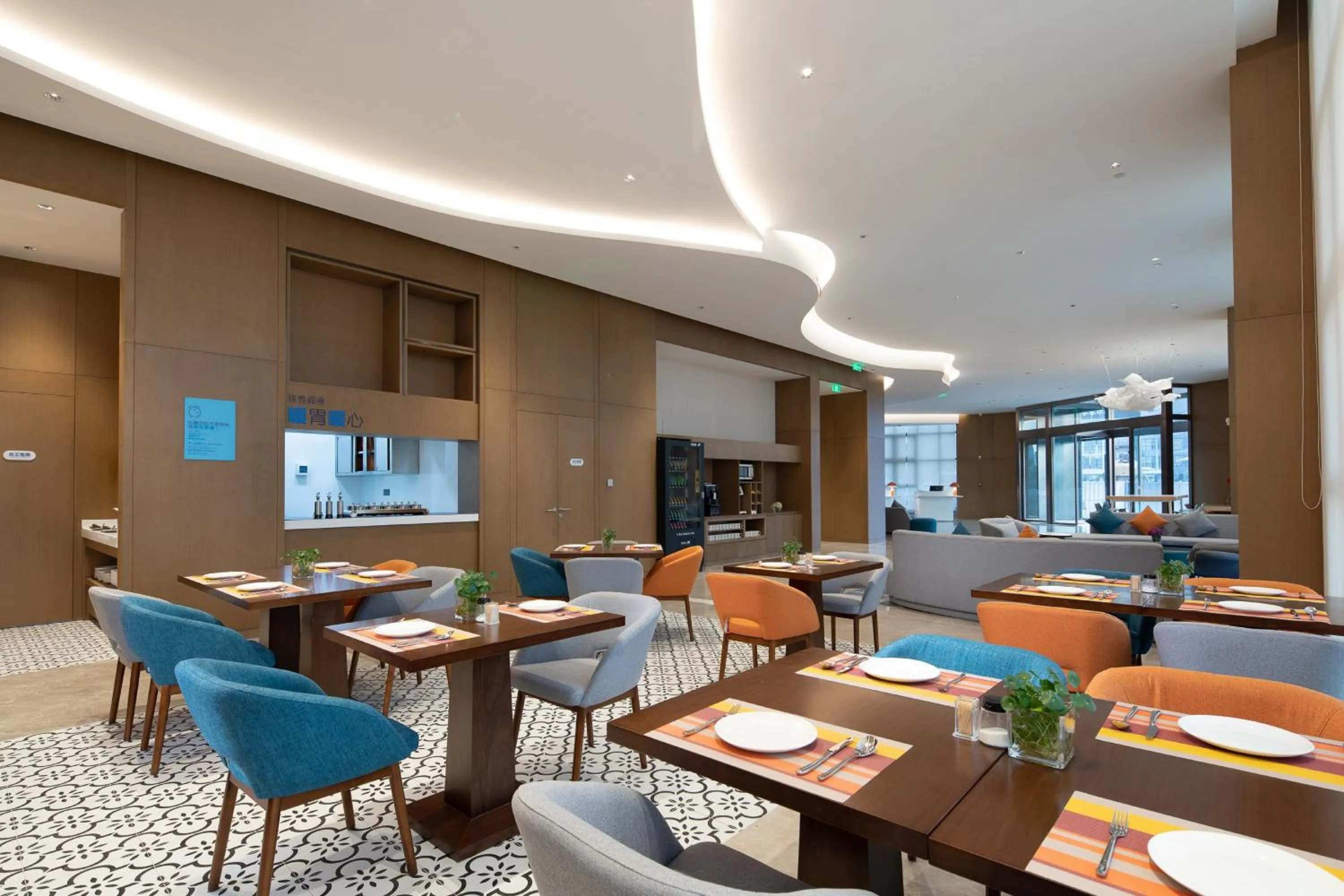 Restaurant/places to eat in Holiday Inn Express Chengdu Longquanyi North by IHG