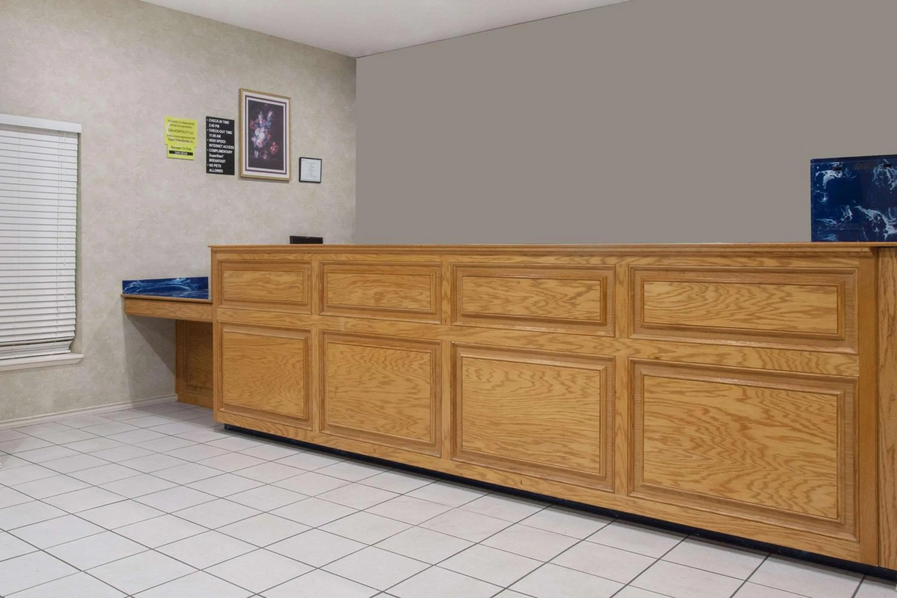 Lobby or reception in Super 8 by Wyndham Bastrop TX