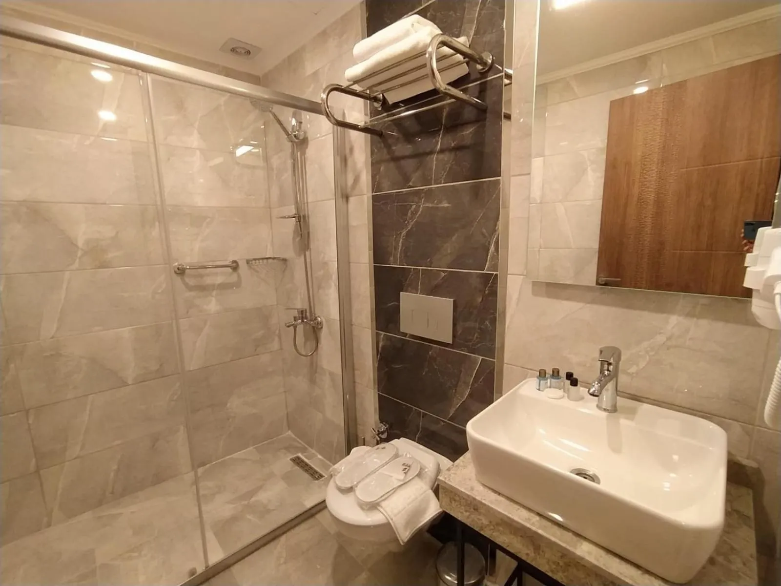 Bathroom in NUPERA HOTEL