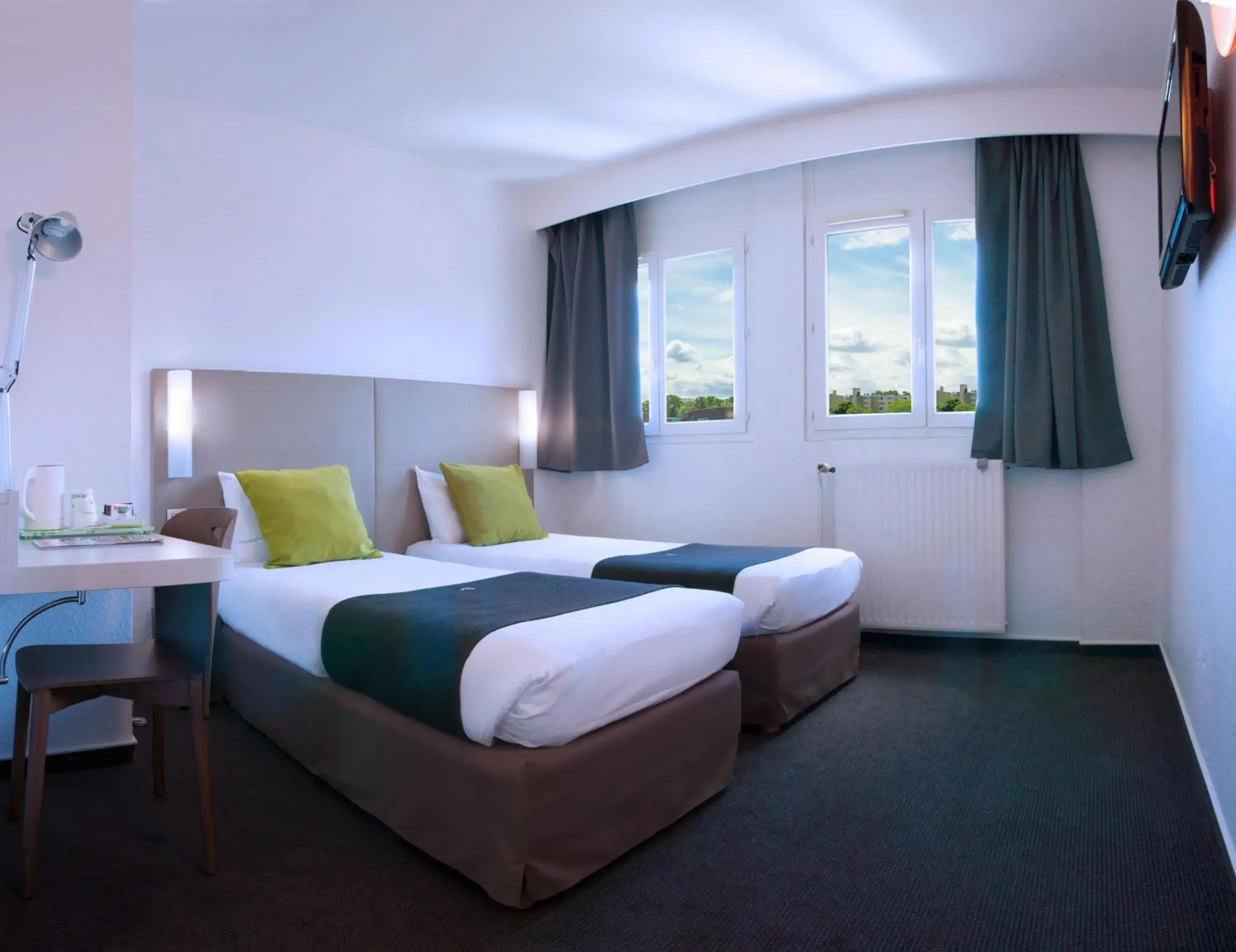 Twin Room in Campanile Créteil Centre Twin Room in Campanile Créteil Centre