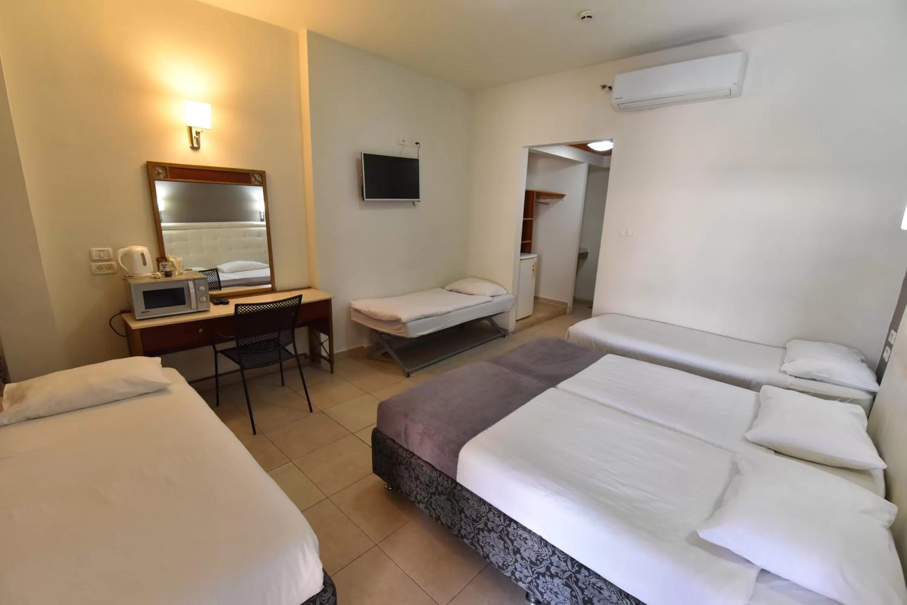 Photo of the whole room, Bed in Hotel Maman