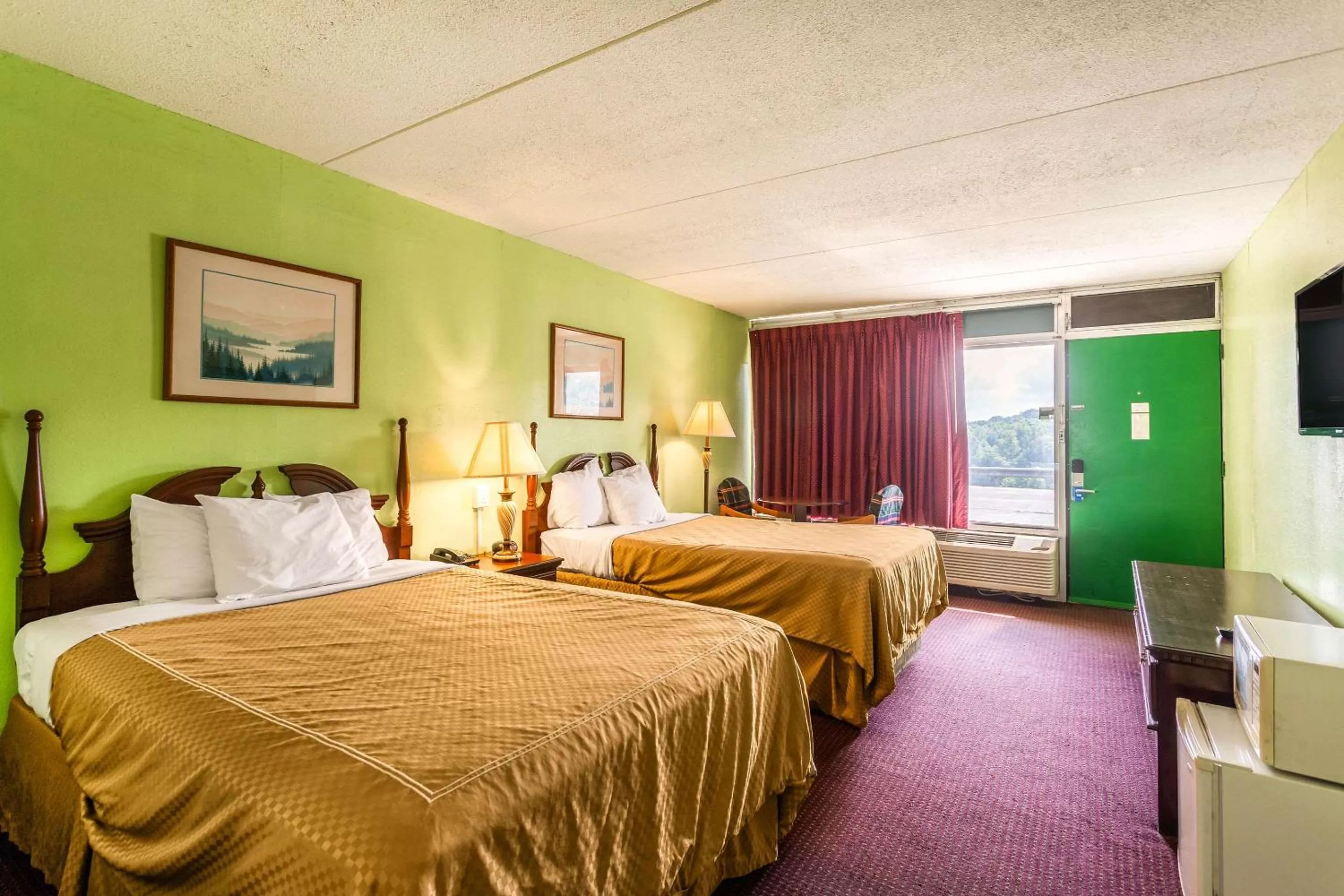 Photo of the whole room in Rodeway Inn Renfro Valley