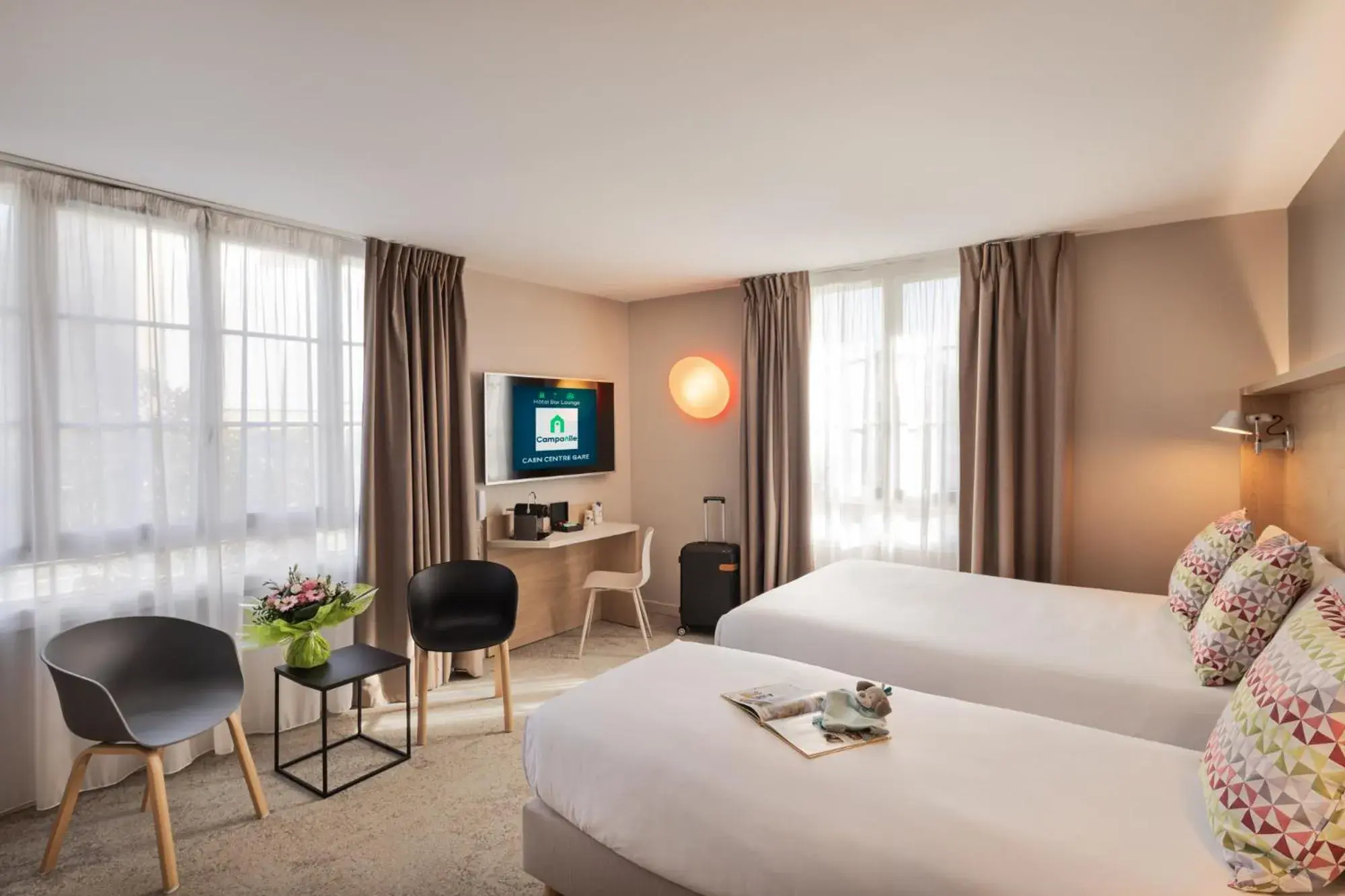 Triple Room - 1 Queen Bed 1 Single Bed in Campanile Caen Centre Gare Triple Room - 1 Queen Bed 1 Single Bed in Campanile Caen Centre Gare