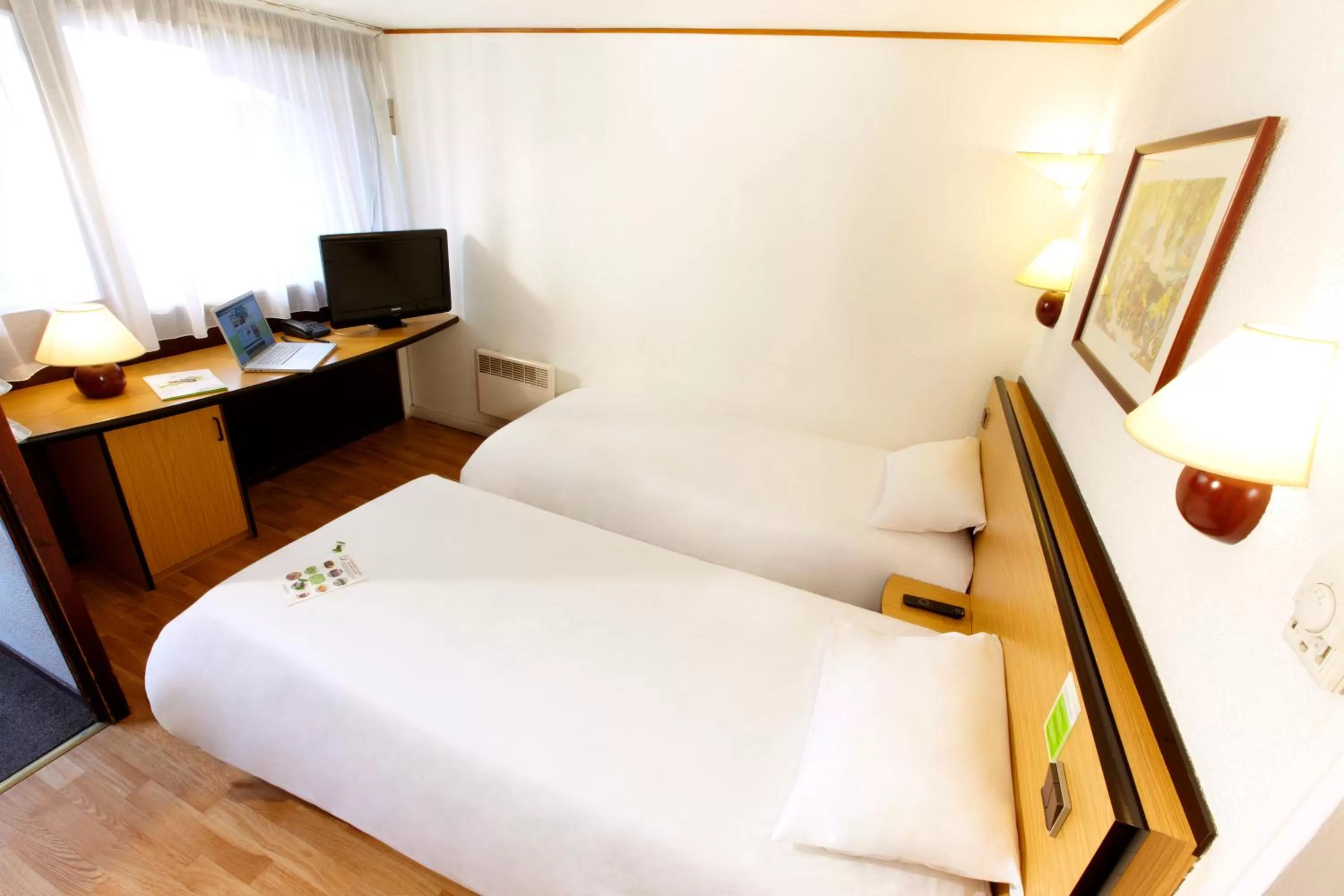 TV and multimedia, Bed in Campanile Saint-Nazaire ~ Trignac